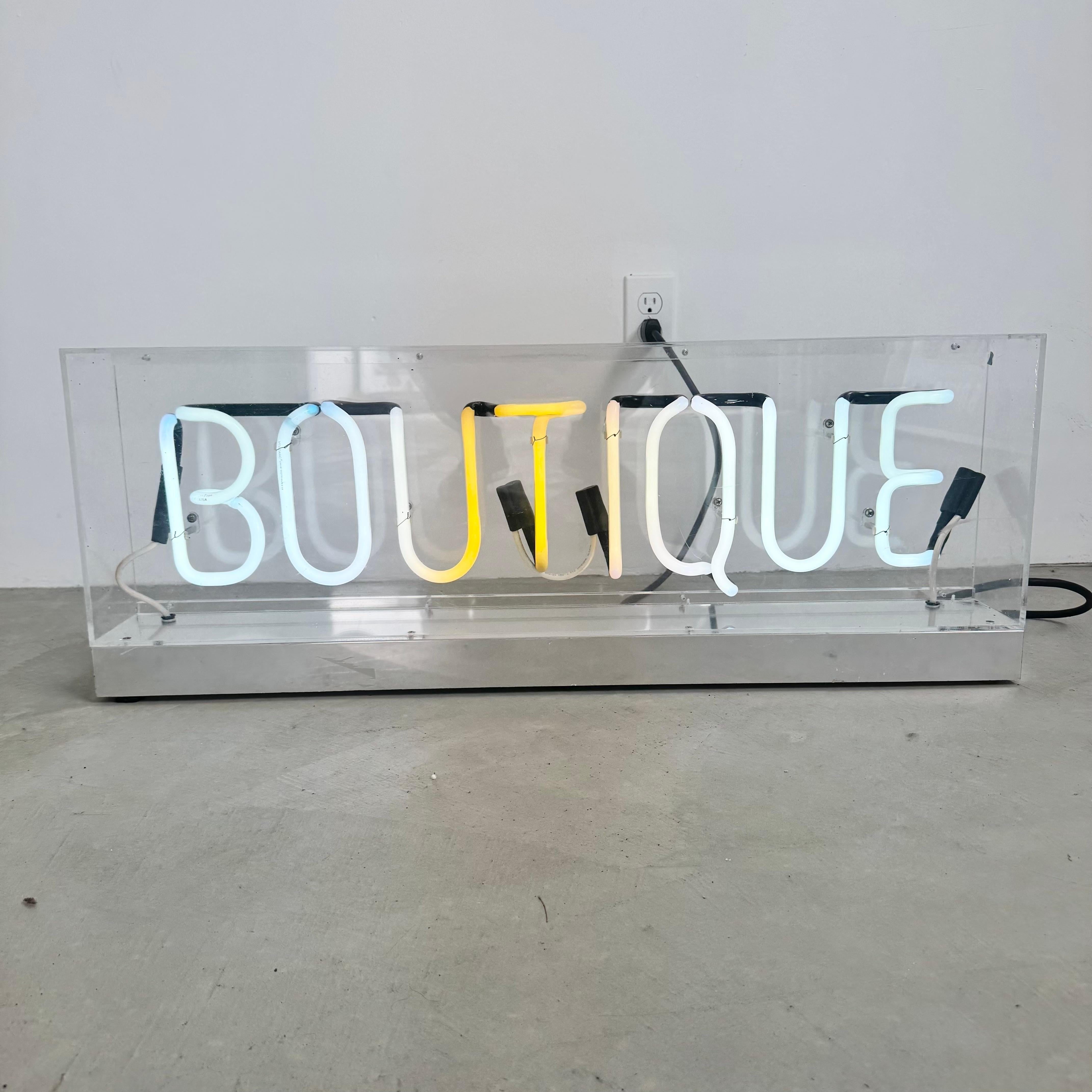 Enseigne BOUTIQUE en néon blanc dans une boîte en lucite, 1990 USA en vente 5
