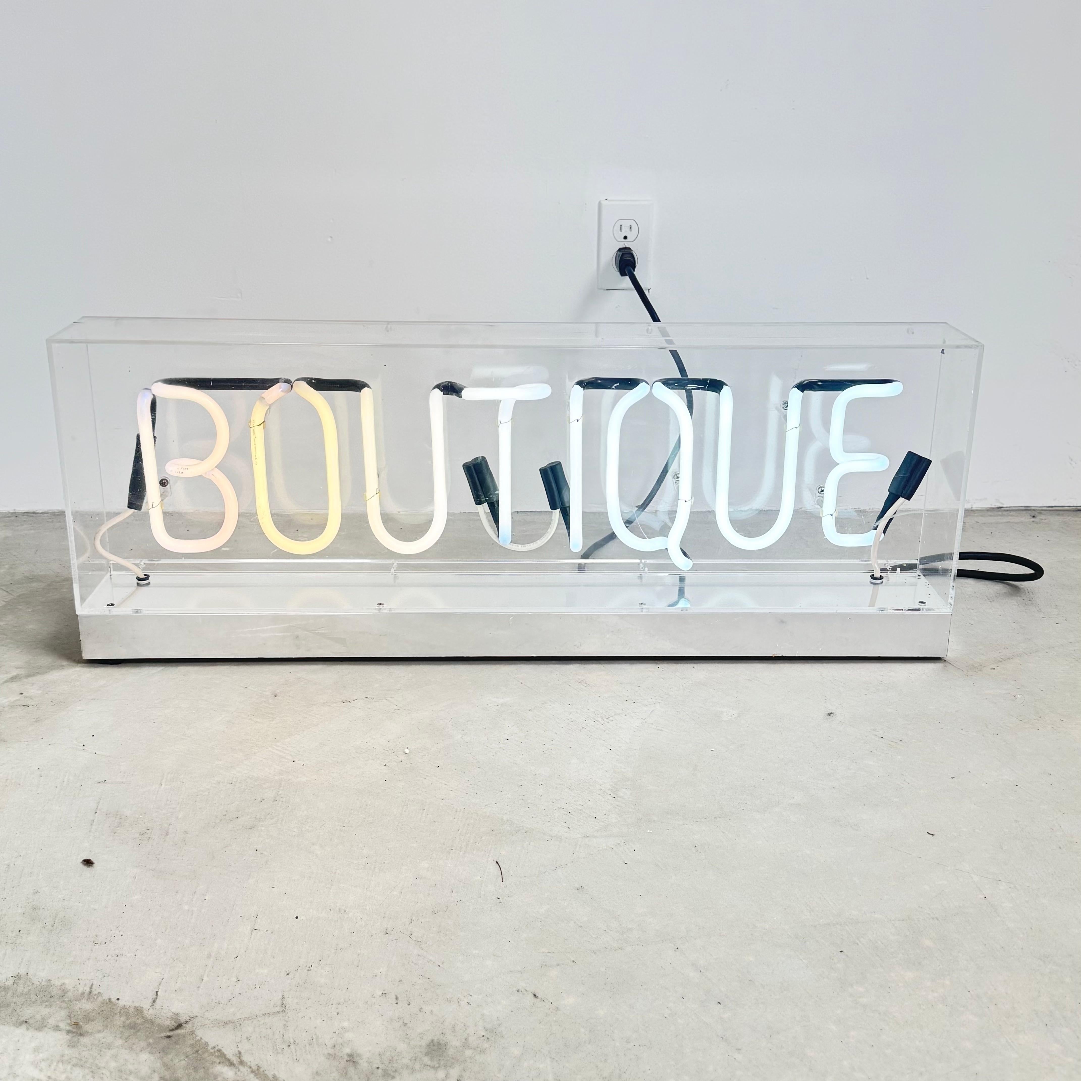 Enseigne BOUTIQUE en néon blanc dans une boîte en lucite, 1990 USA en vente 6