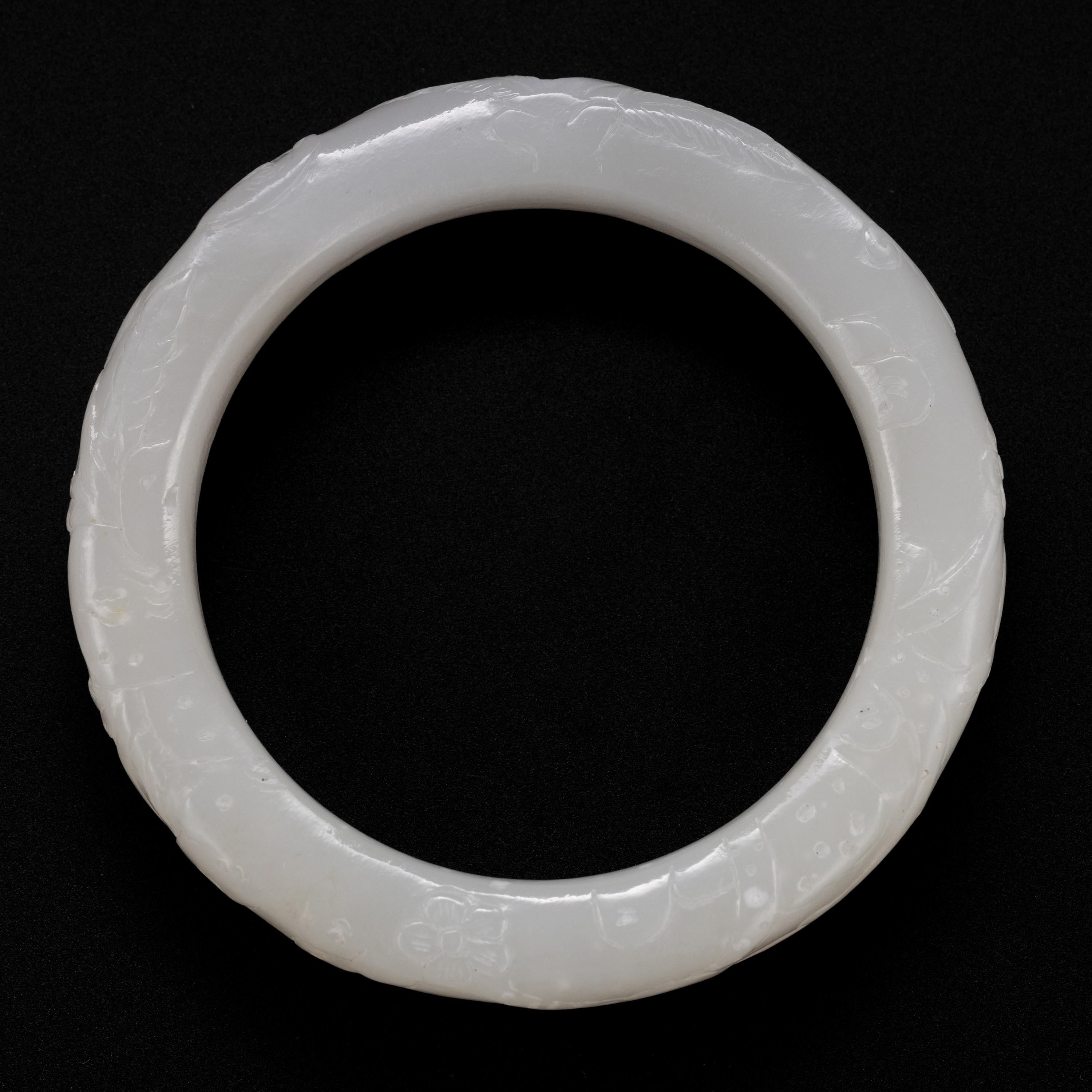 Round Cut White Nephrite 