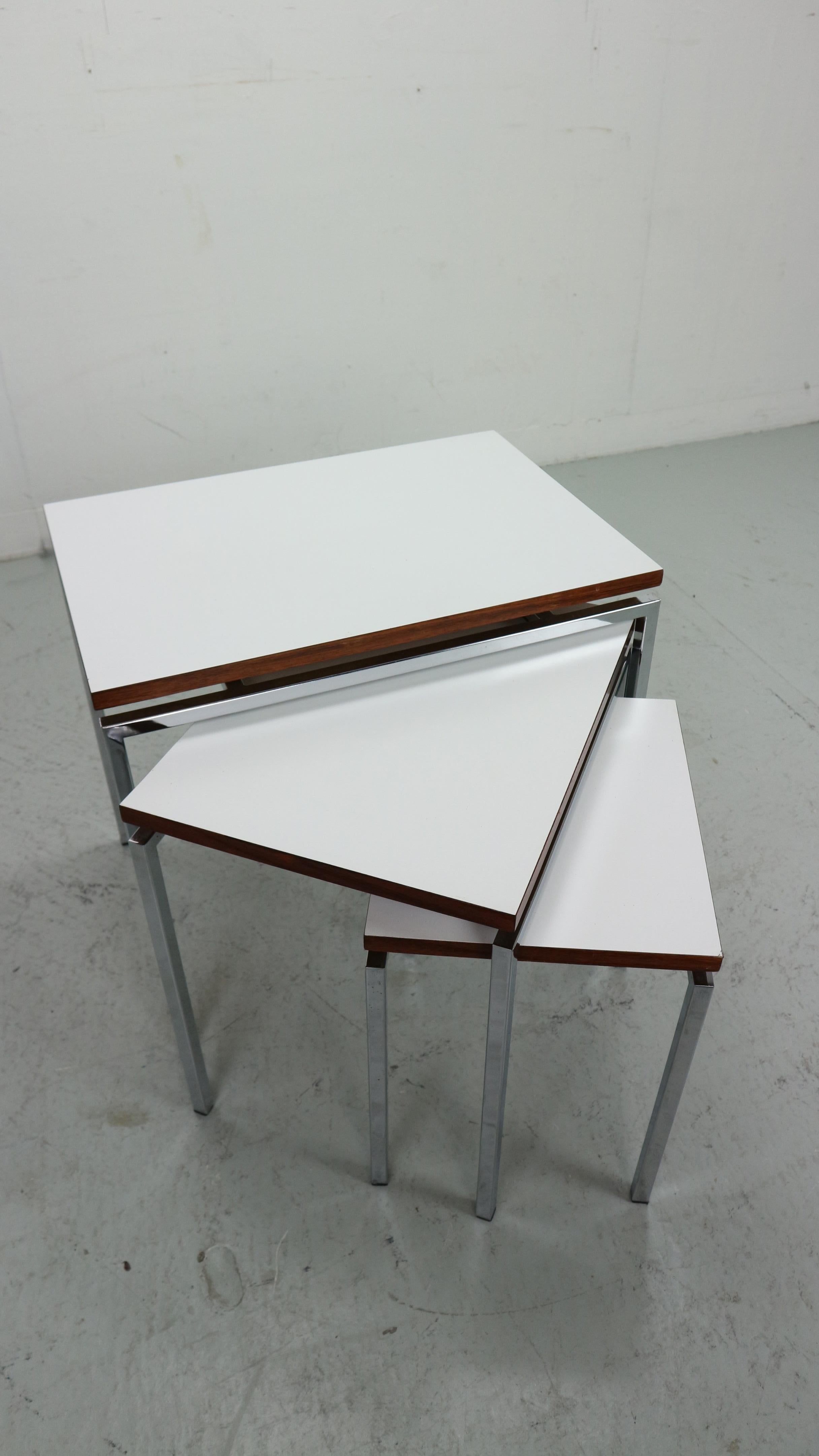 White Nesting Table Set with chrome frame and wood detail, 1970s For Sale 12
