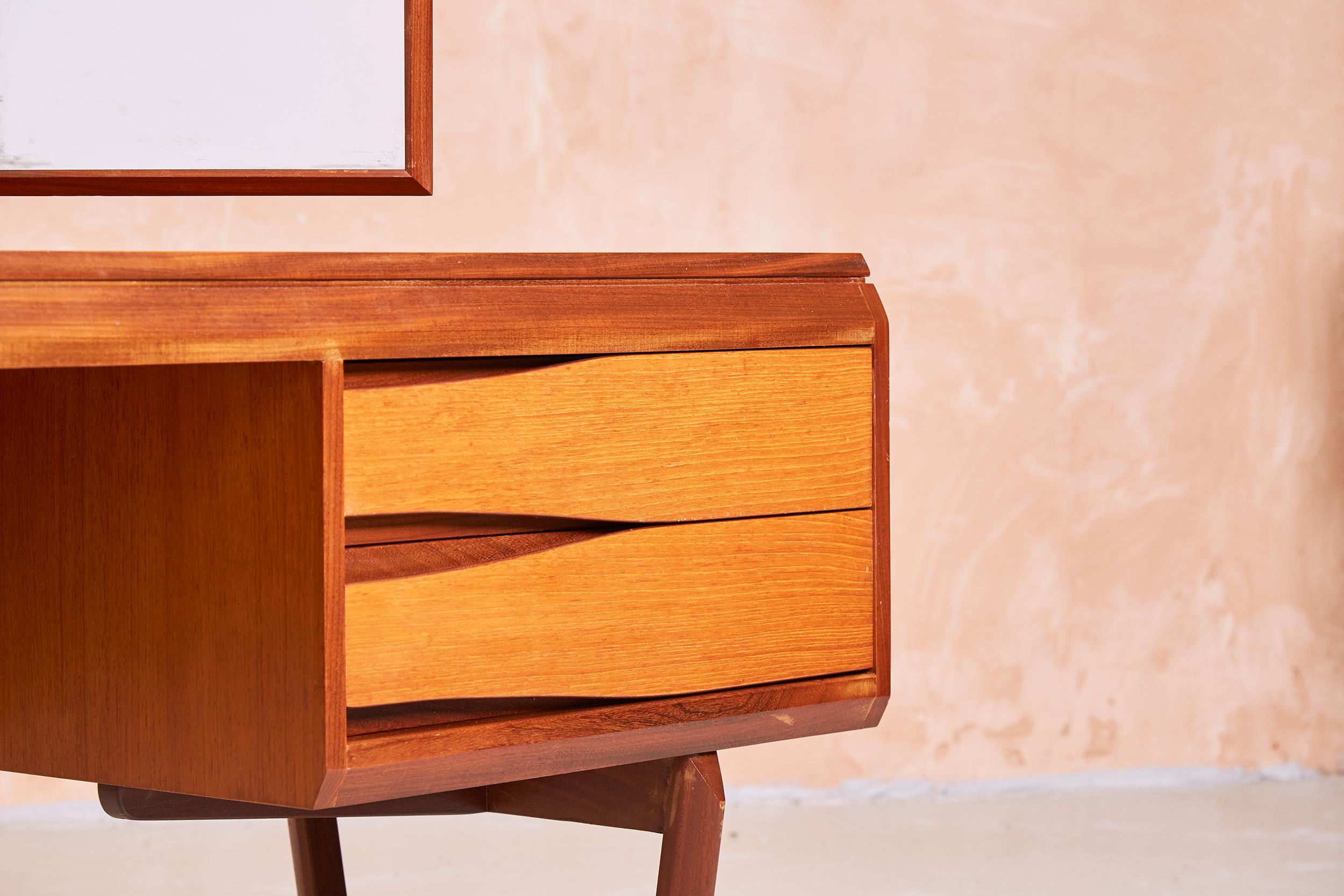 White & Newton Dressing Table Vanity in Afromosia and Teak, 1960s In Good Condition For Sale In London, GB