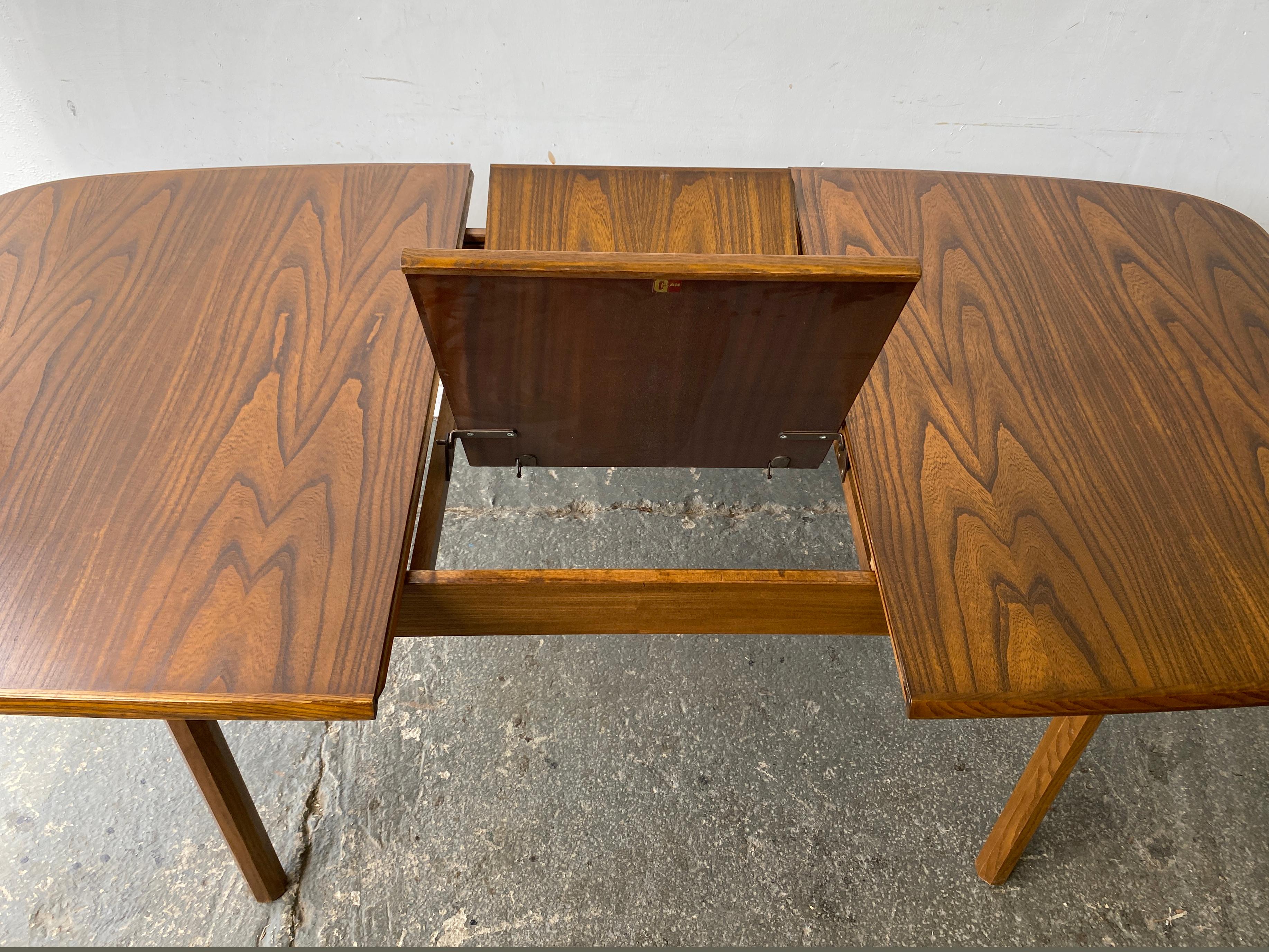 Mesa de comedor extensible de mediados de siglo White & Newton en Excelente estado para la venta en London, GB