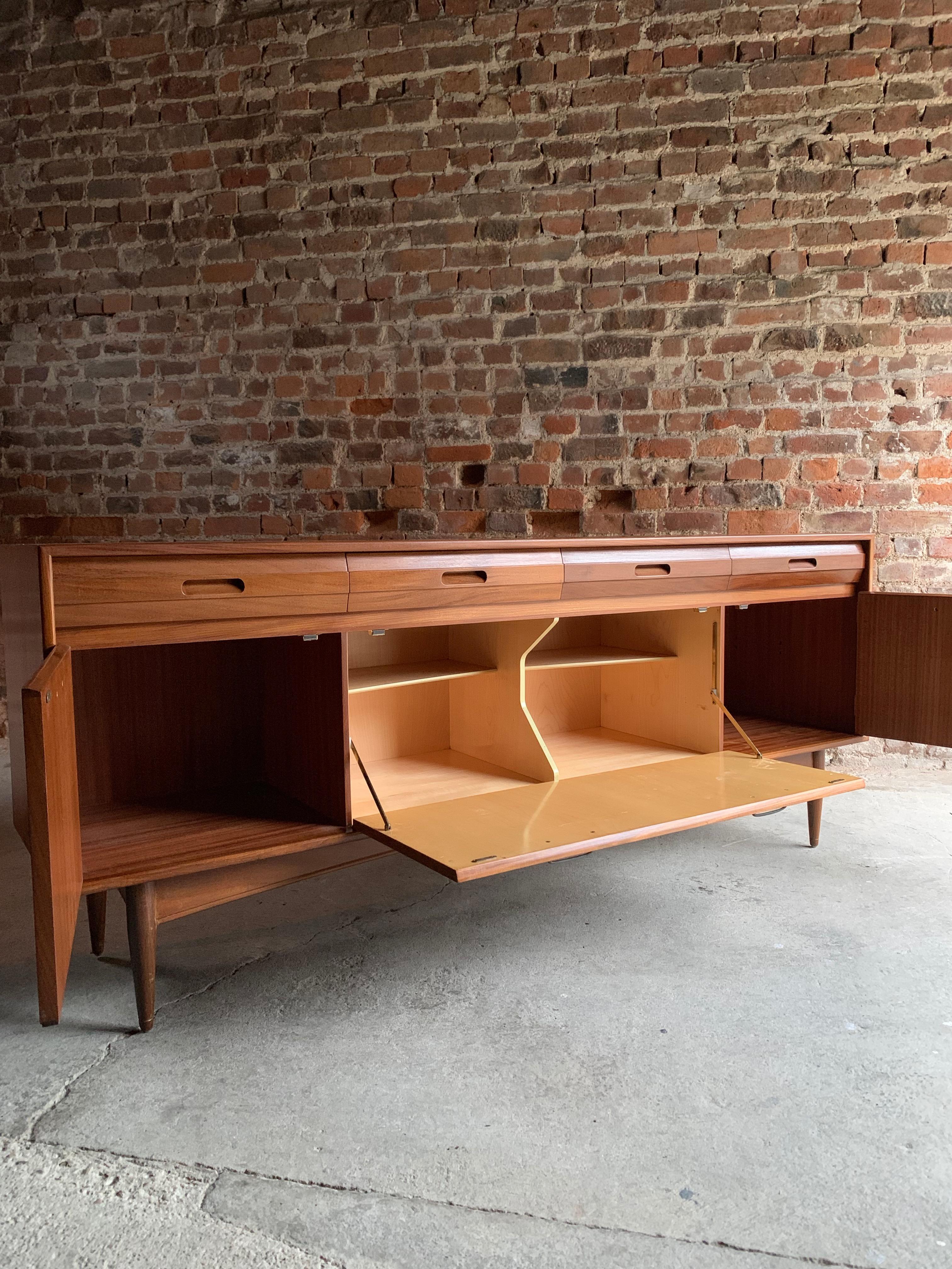 White & Newton of Portsmouth Rosewood & Teak Sideboard Credenza Midcentury, 1960 In Good Condition For Sale In Longdon, Tewkesbury