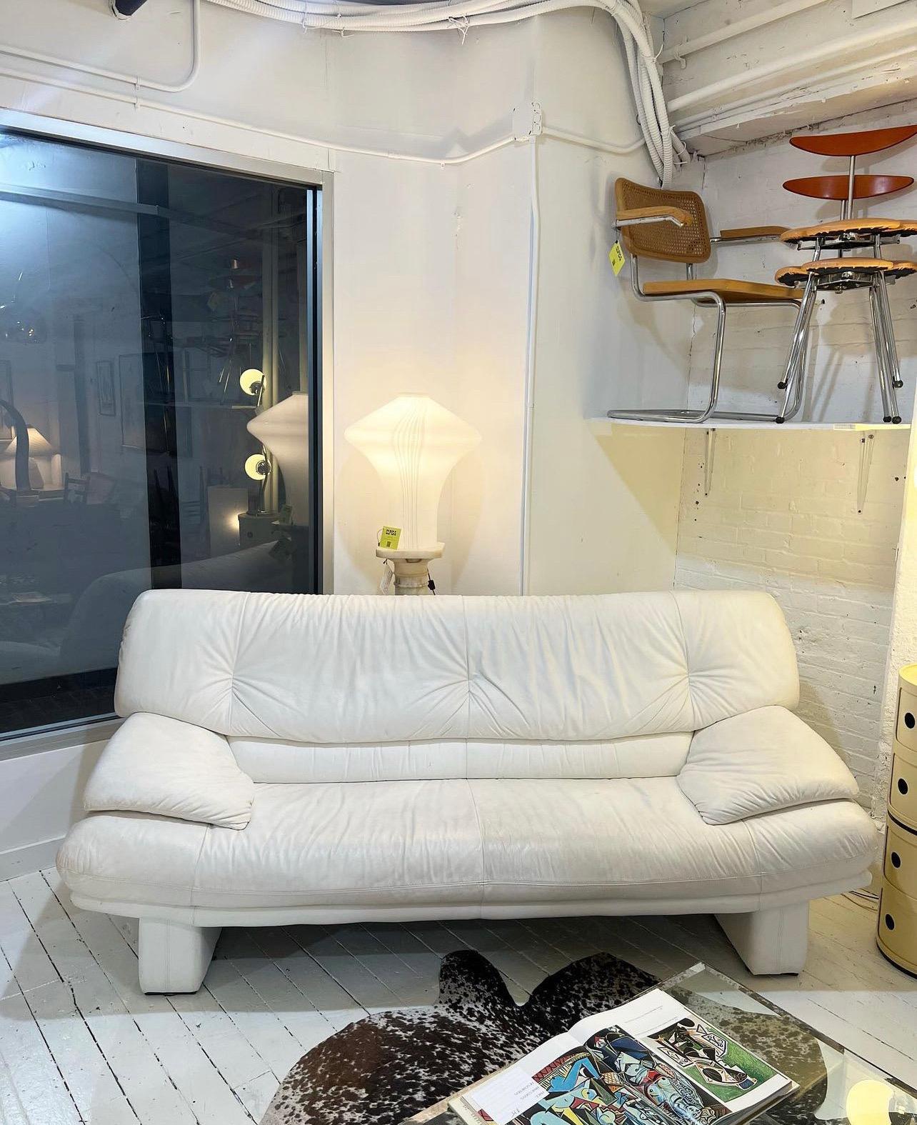 White Nicoletti Salotti Leather Sofa In Good Condition In Brooklyn, NY