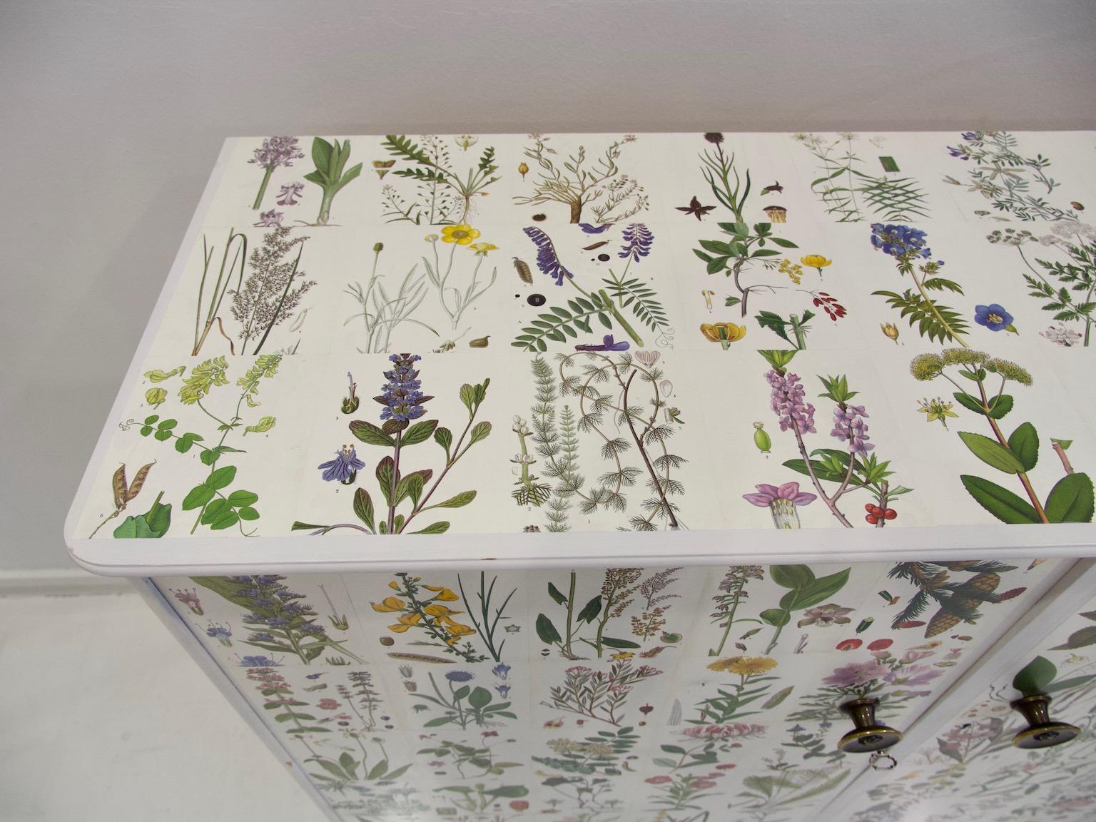 White Nordens Flora Cabinet 2