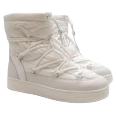 White nylon & leather Wanaka snow boots For Sale