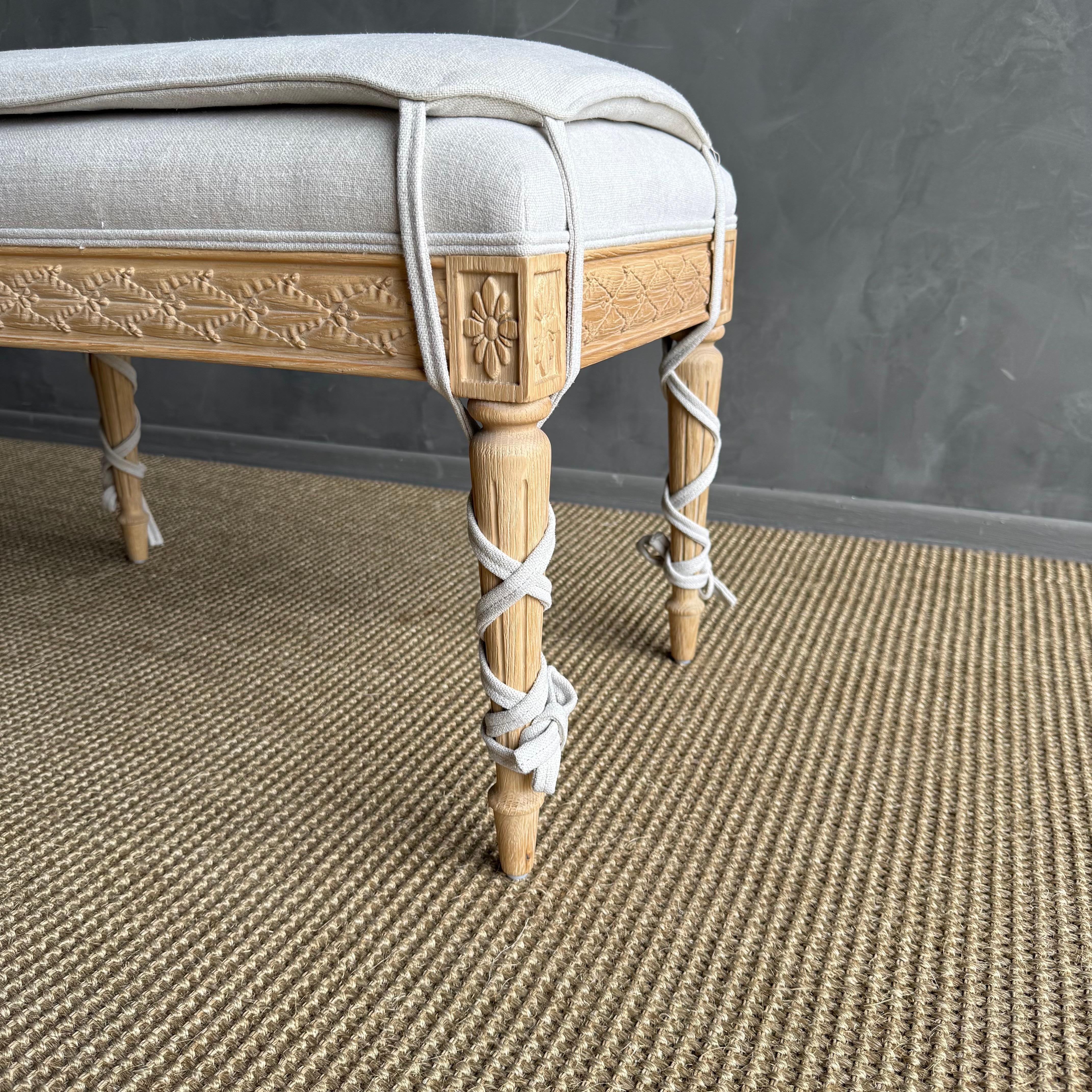 White Oak Carved French Louis XVI Style Bench Upholstered in Linen with Cushion Neuf - En vente à Old Town Orange, CA