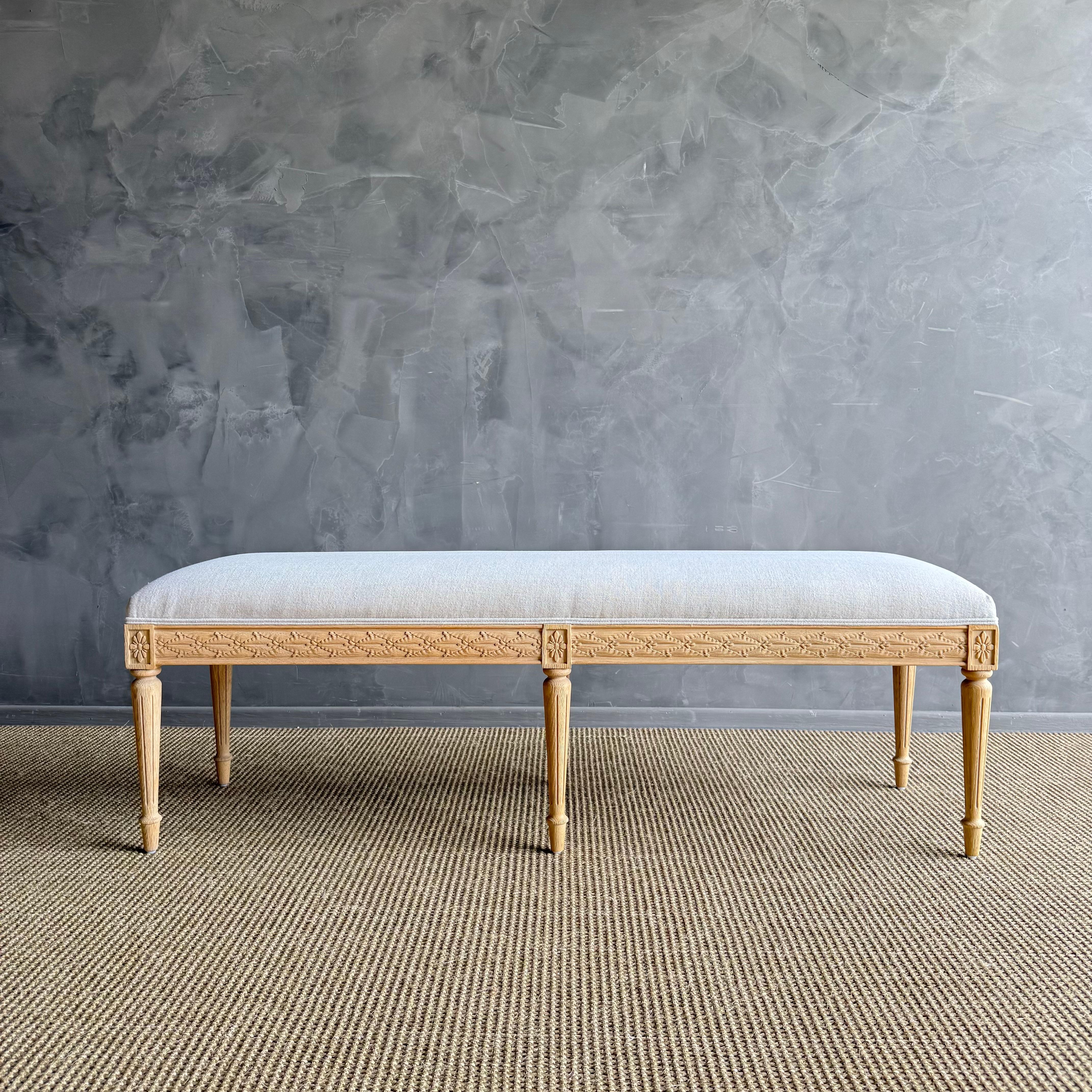 White Oak Carved French Louis XVI Style Bench Upholstered in Linen with Cushion en vente 4