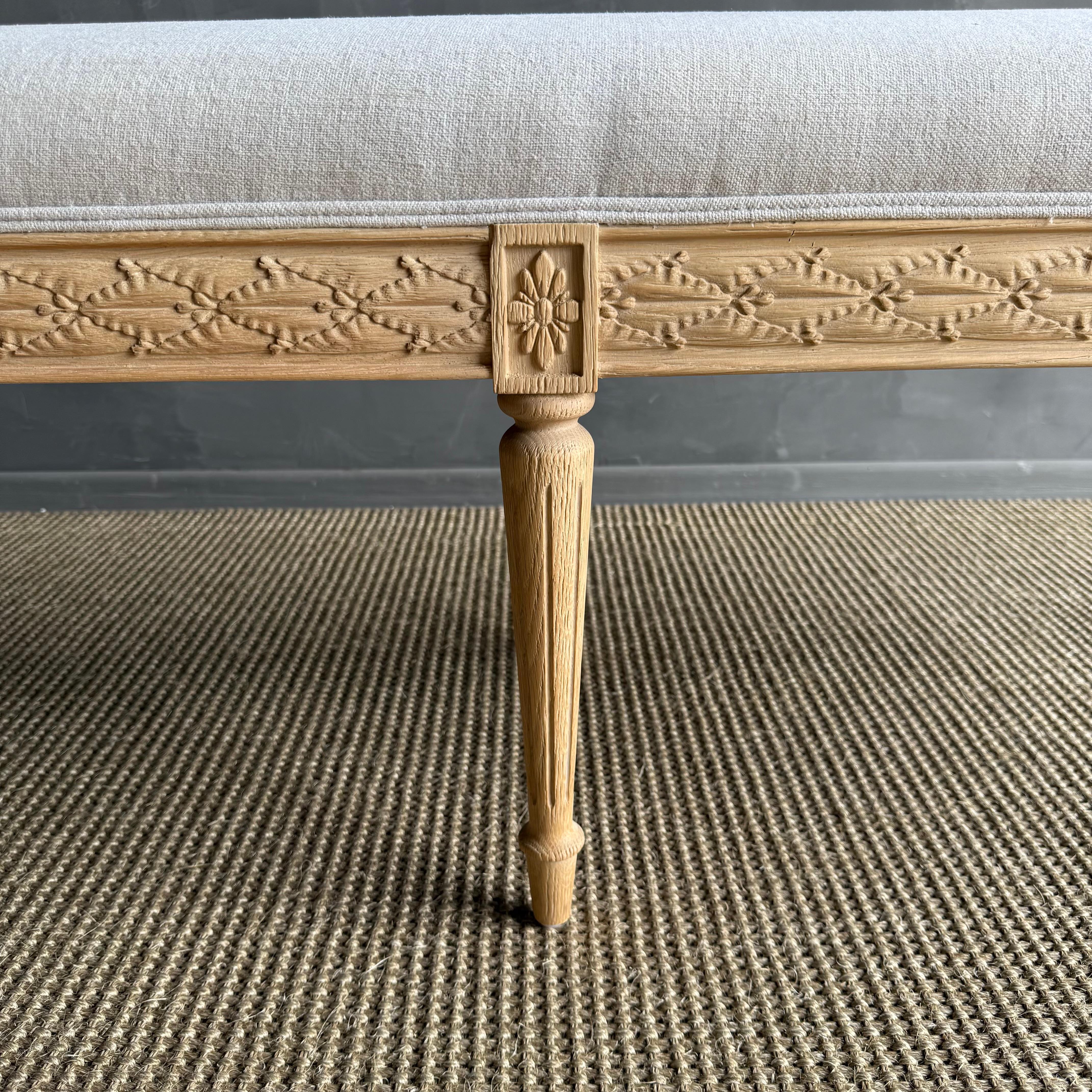 White Oak Carved French Louis XVI Style Bench Upholstered in Linen with Cushion en vente 5