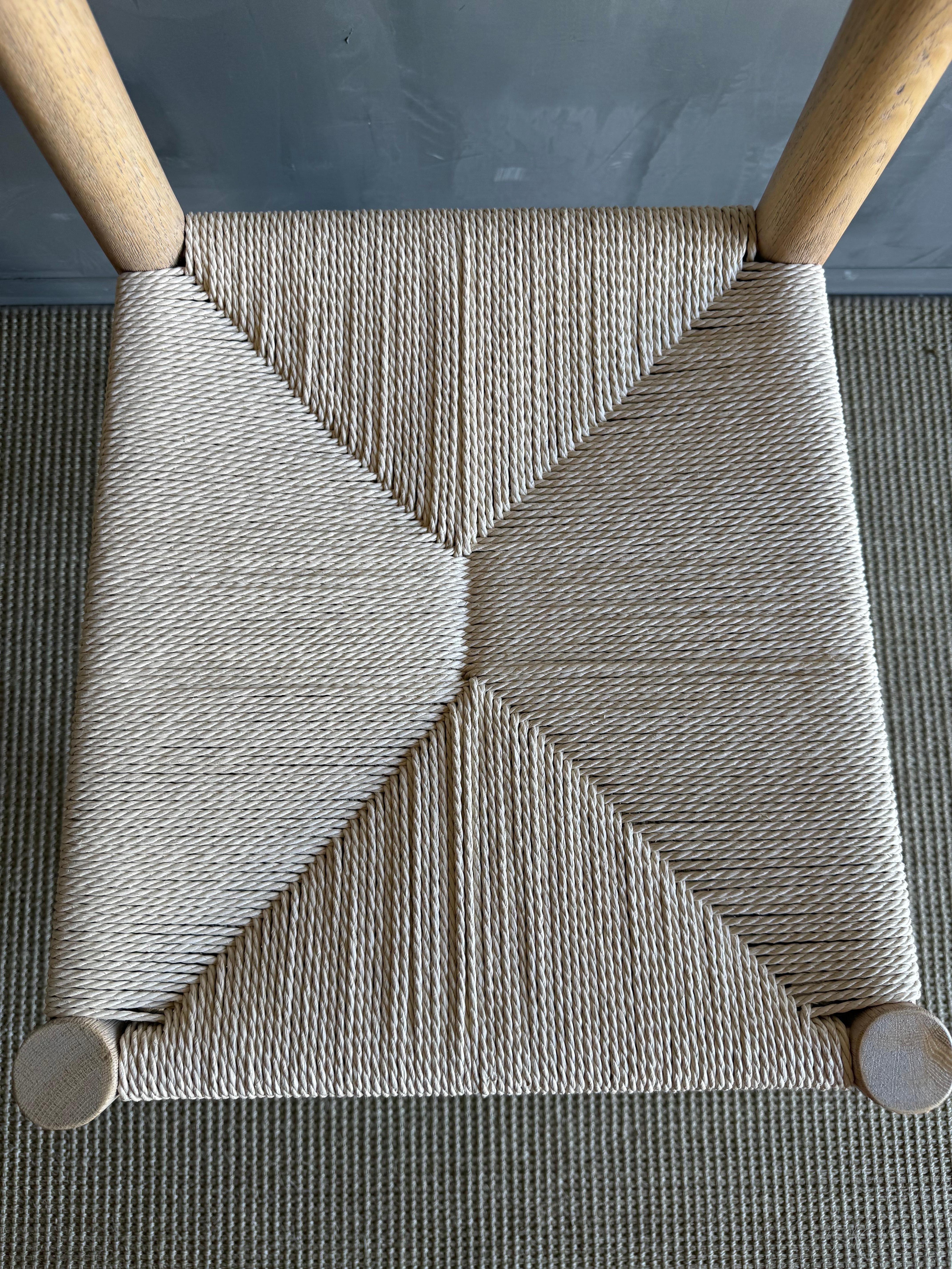 Tabouret de comptoir en chêne blanc avec assise tissée et coussin de siège 100 % ourlé Neuf - En vente à Old Town Orange, CA