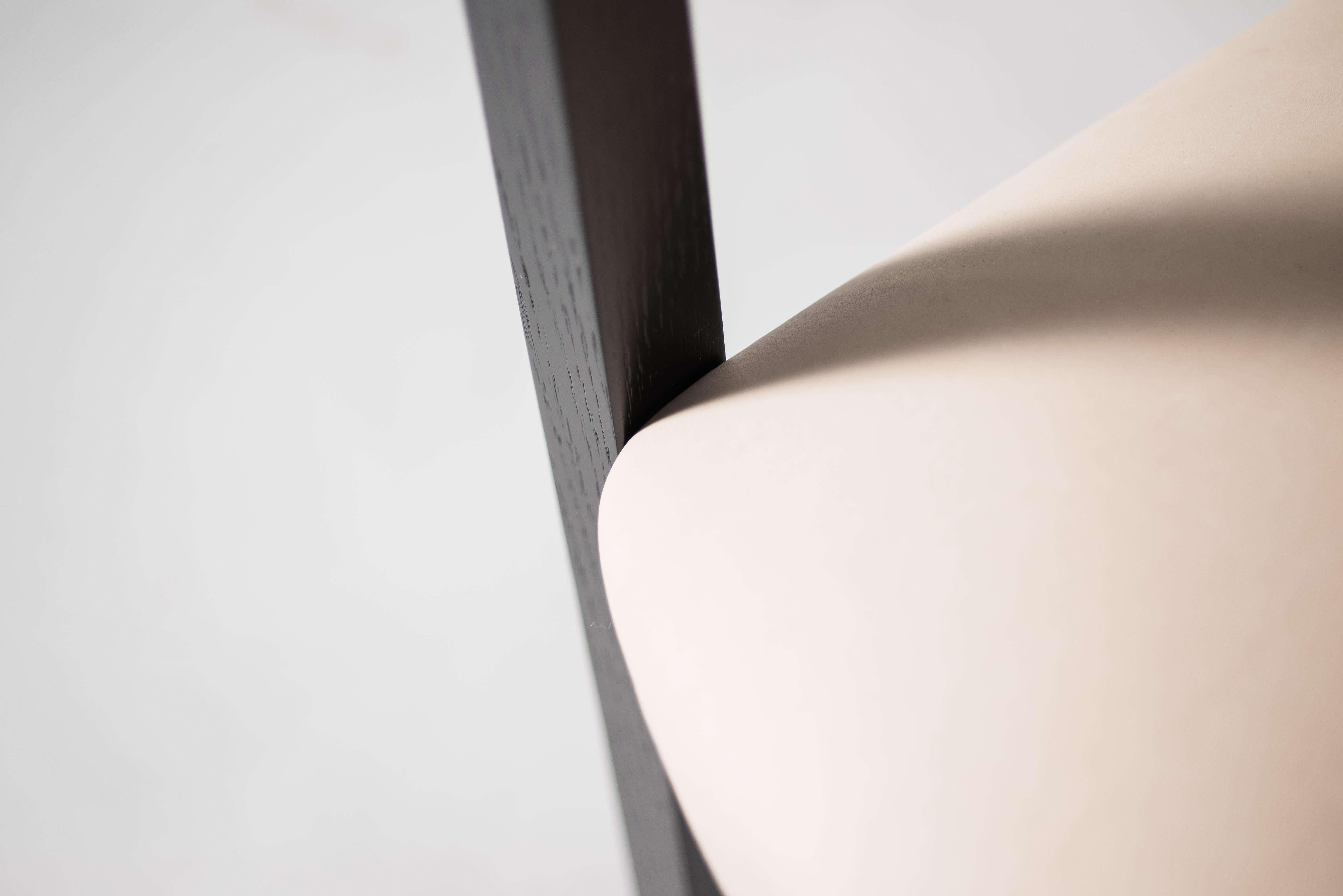 Cuir Chaise de salle à manger en chêne blanc noirci avec assise en cuir / Chaise de salle à manger GH1 en vente