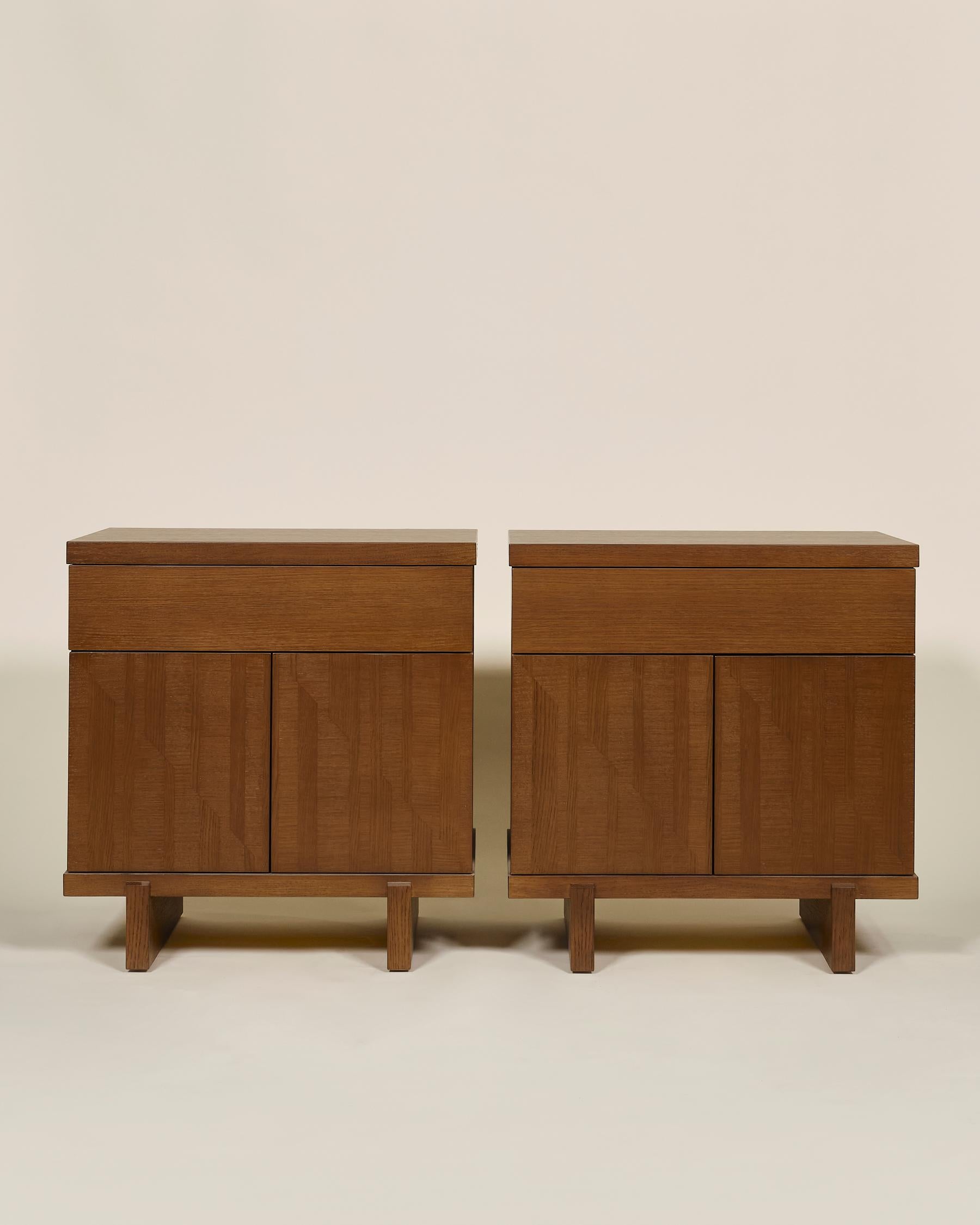 Chêne Table de nuit Ikat en chêne blanc, finition Oak Oak Oak par Lynnea Jean en vente