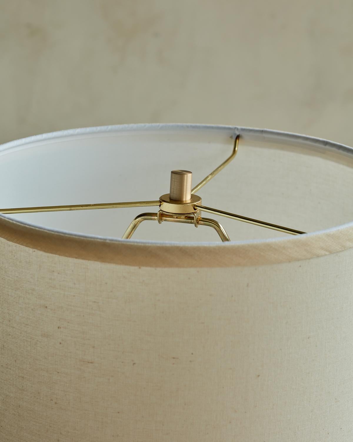 XXIe siècle et contemporain Lampadaire moderne Hugo Barbell en chêne blanc, abat-jour en lin belge