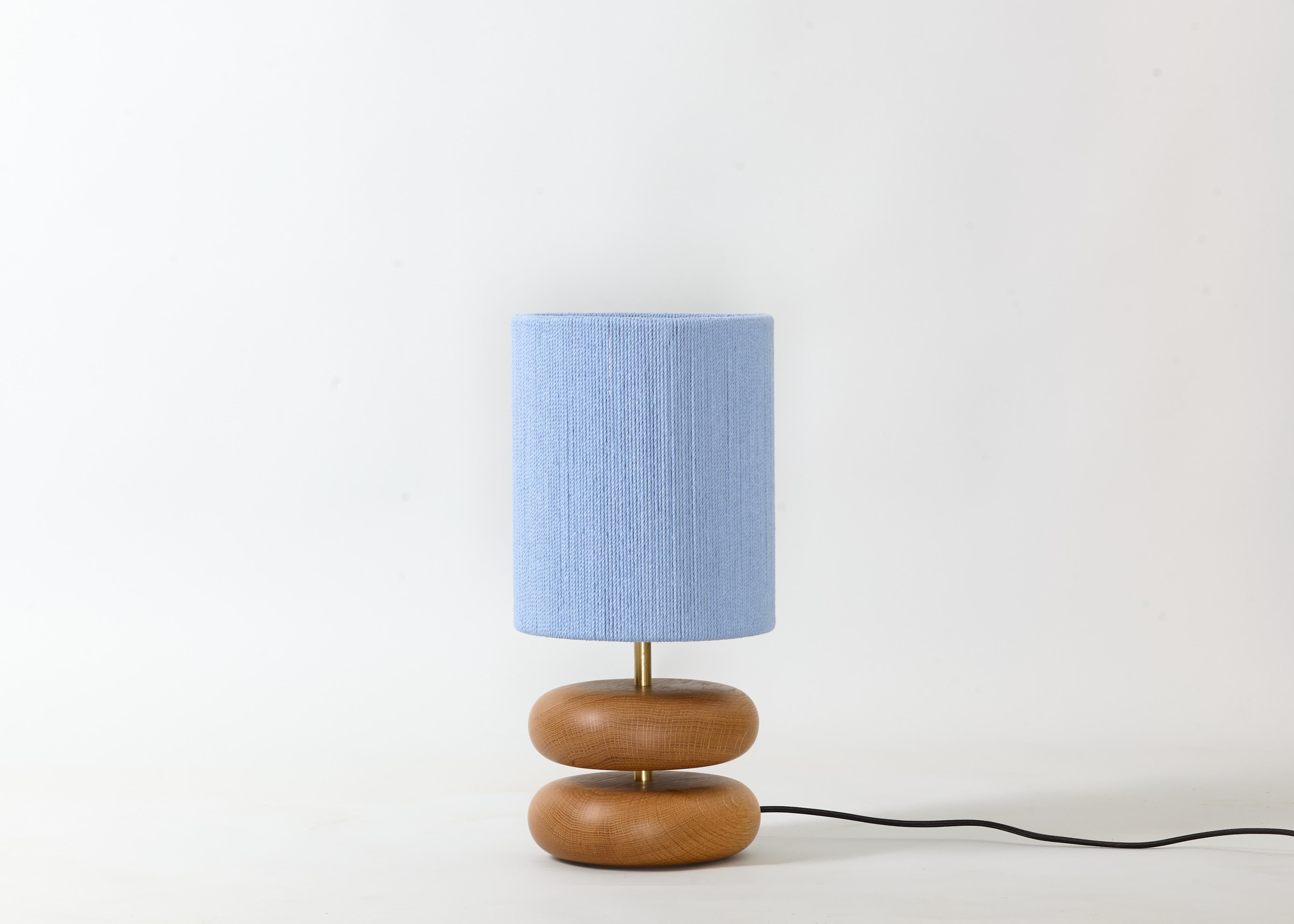 Lámpara de sobremesa de roble blanco River Rock, madera recuperada torneada a mano, MCM en Nuevo estado para la venta en Los Angeles, CA