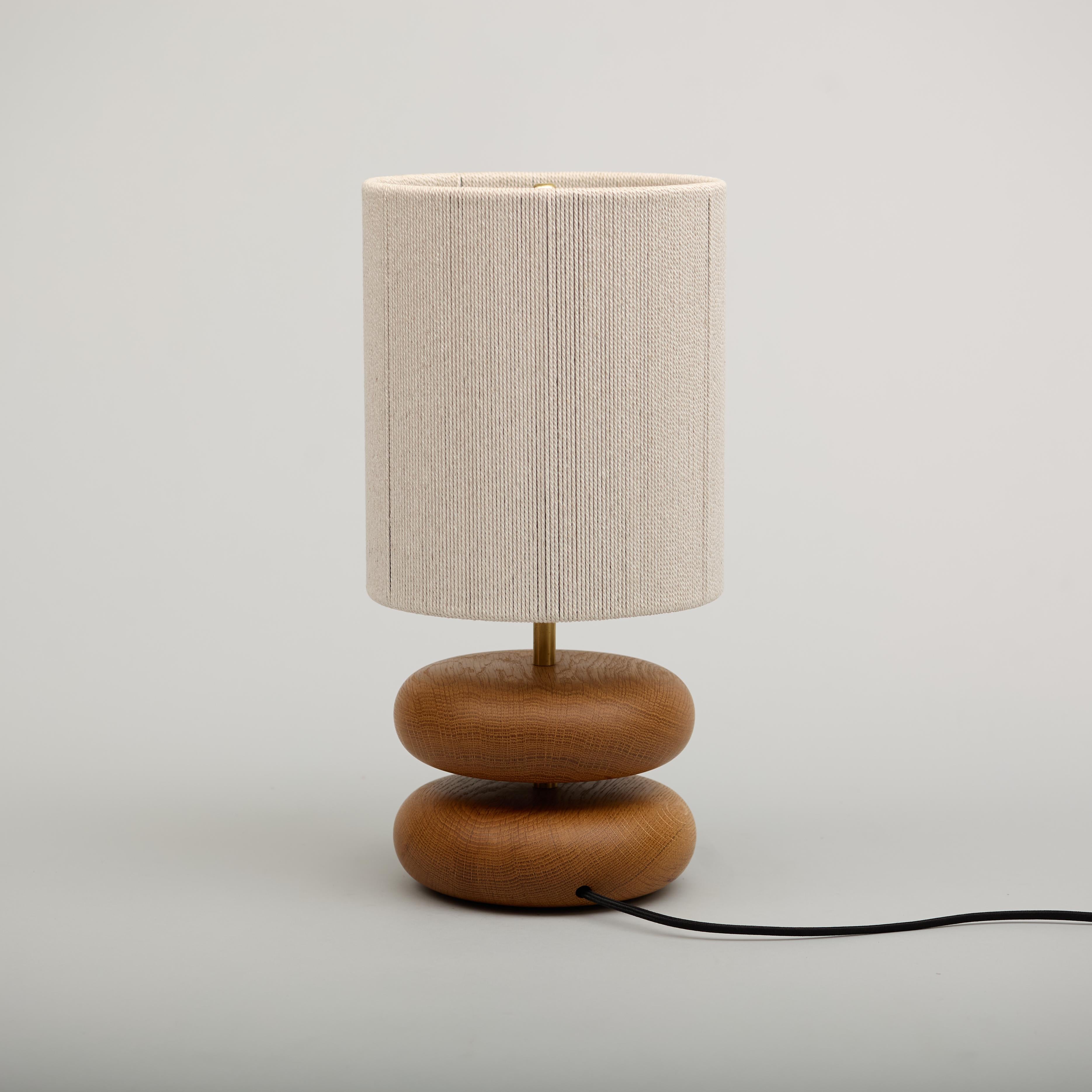 Lámpara de sobremesa de roble blanco River Rock, madera recuperada torneada a mano, MCM Siglo XXI y contemporáneo en venta