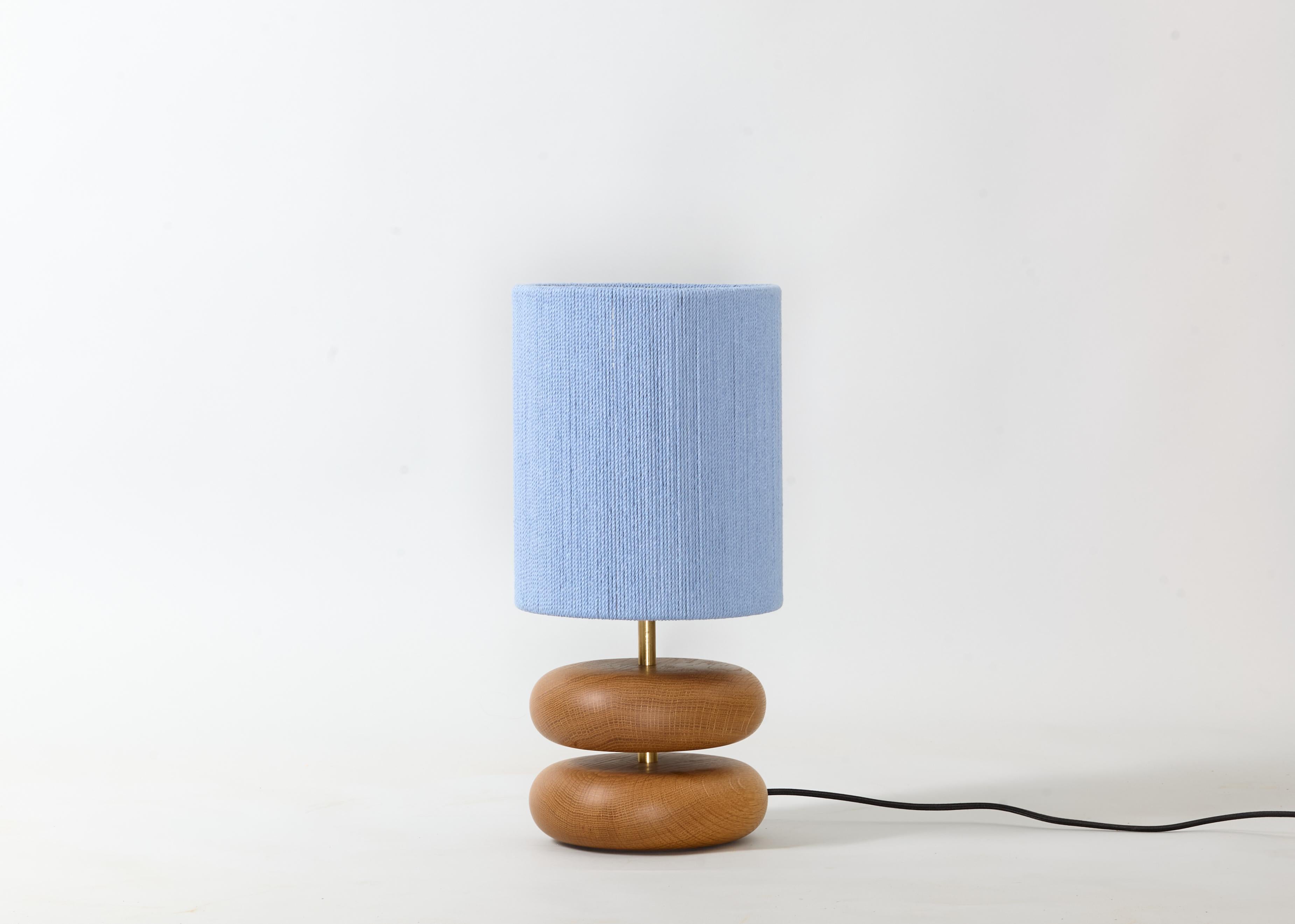 Lámpara de sobremesa de roble blanco River Rock, madera recuperada torneada a mano, MCM Siglo XXI y contemporáneo en venta