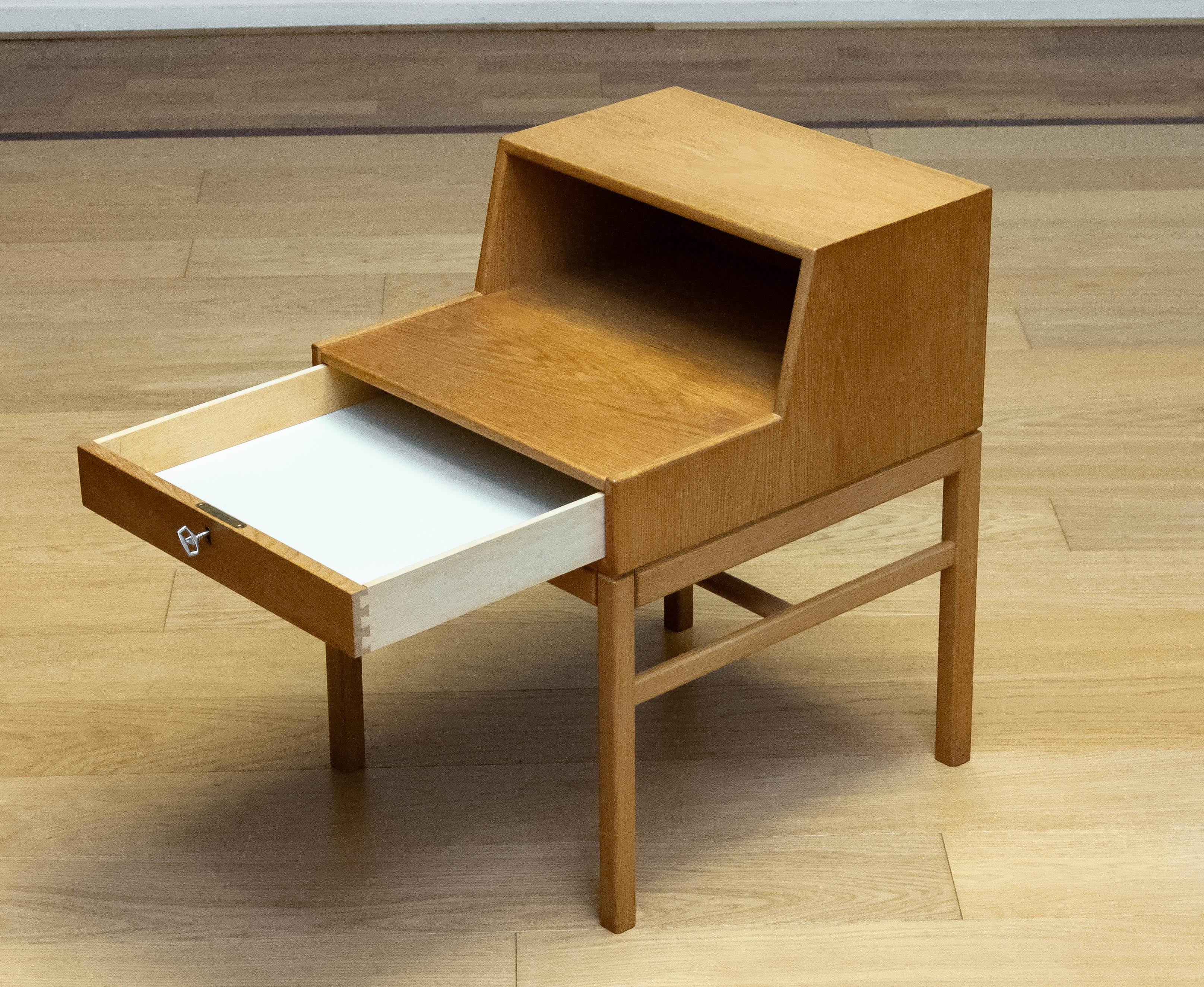 Table d'appoint en chêne blanc 