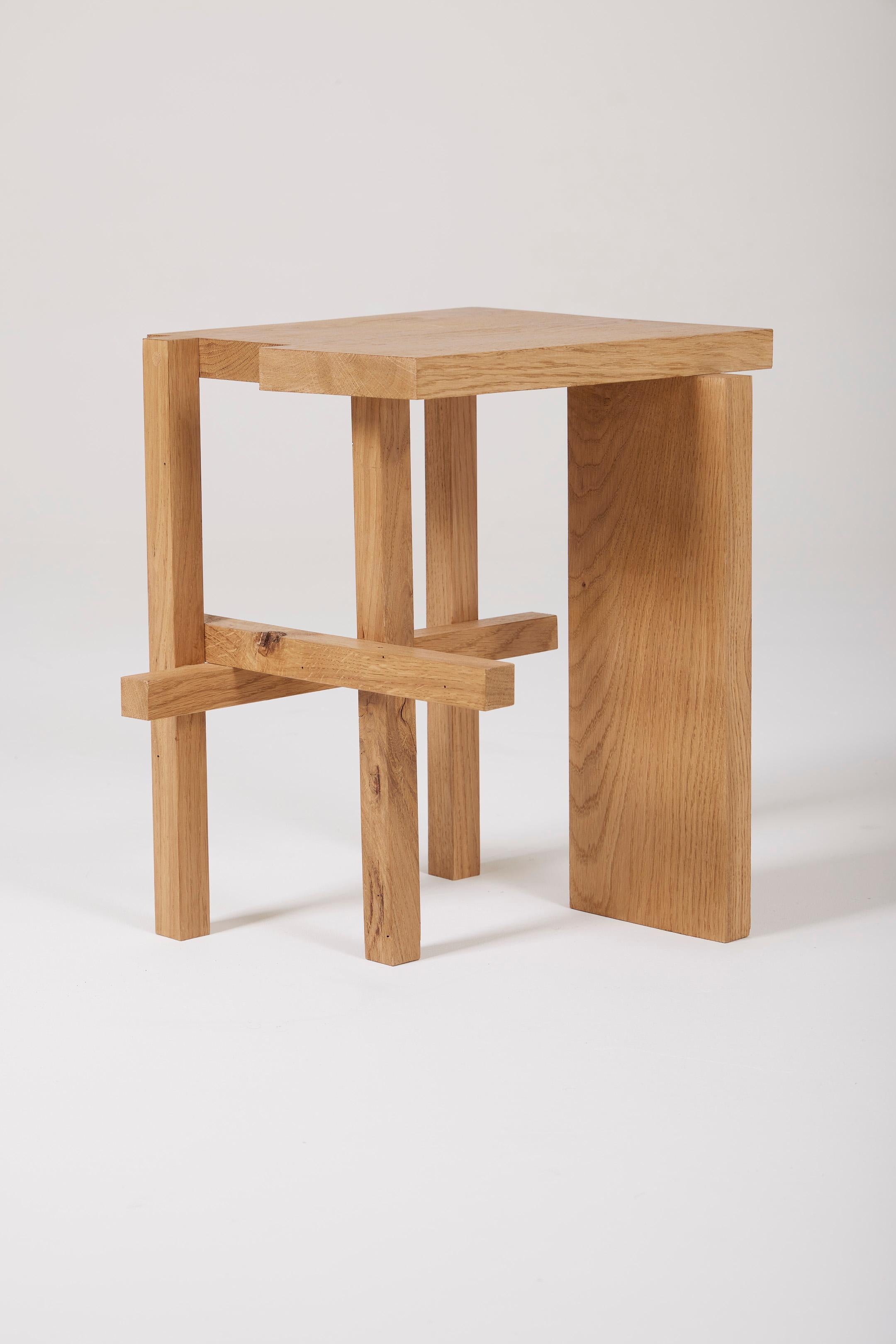 Taburete de roble blanco del diseñador contemporáneo francés Clément Arnaud.
DV1127