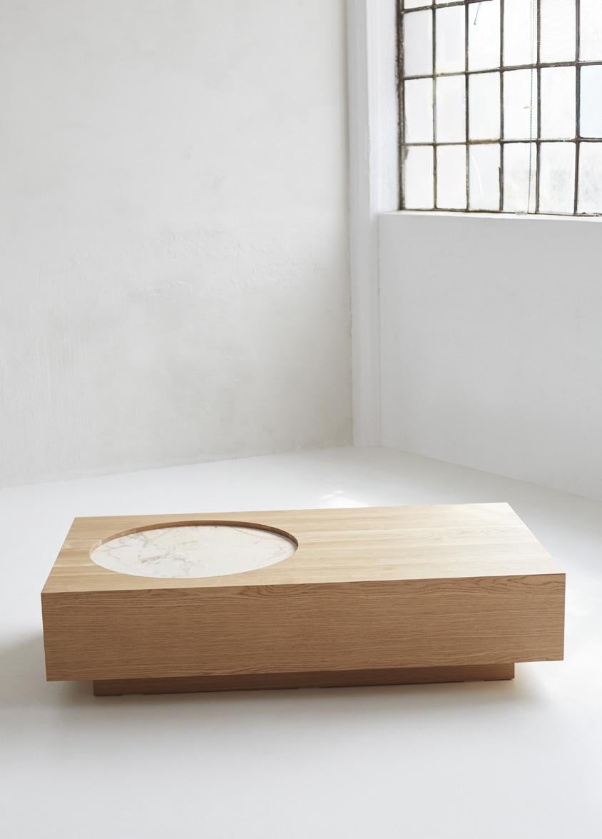 Table basse en placage de chêne blanc avec insert en marbre 46