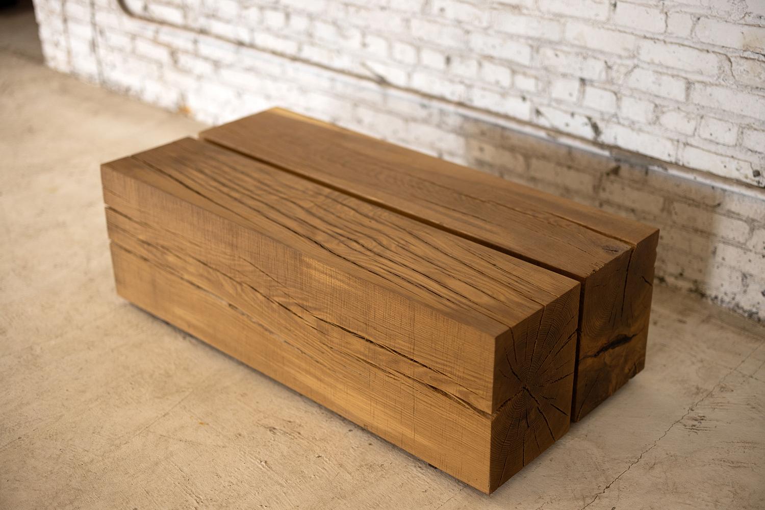 Mesa baja de madera de roble blanco  Conjunto de bancos de madera recuperada  Único en su especie Estadounidense