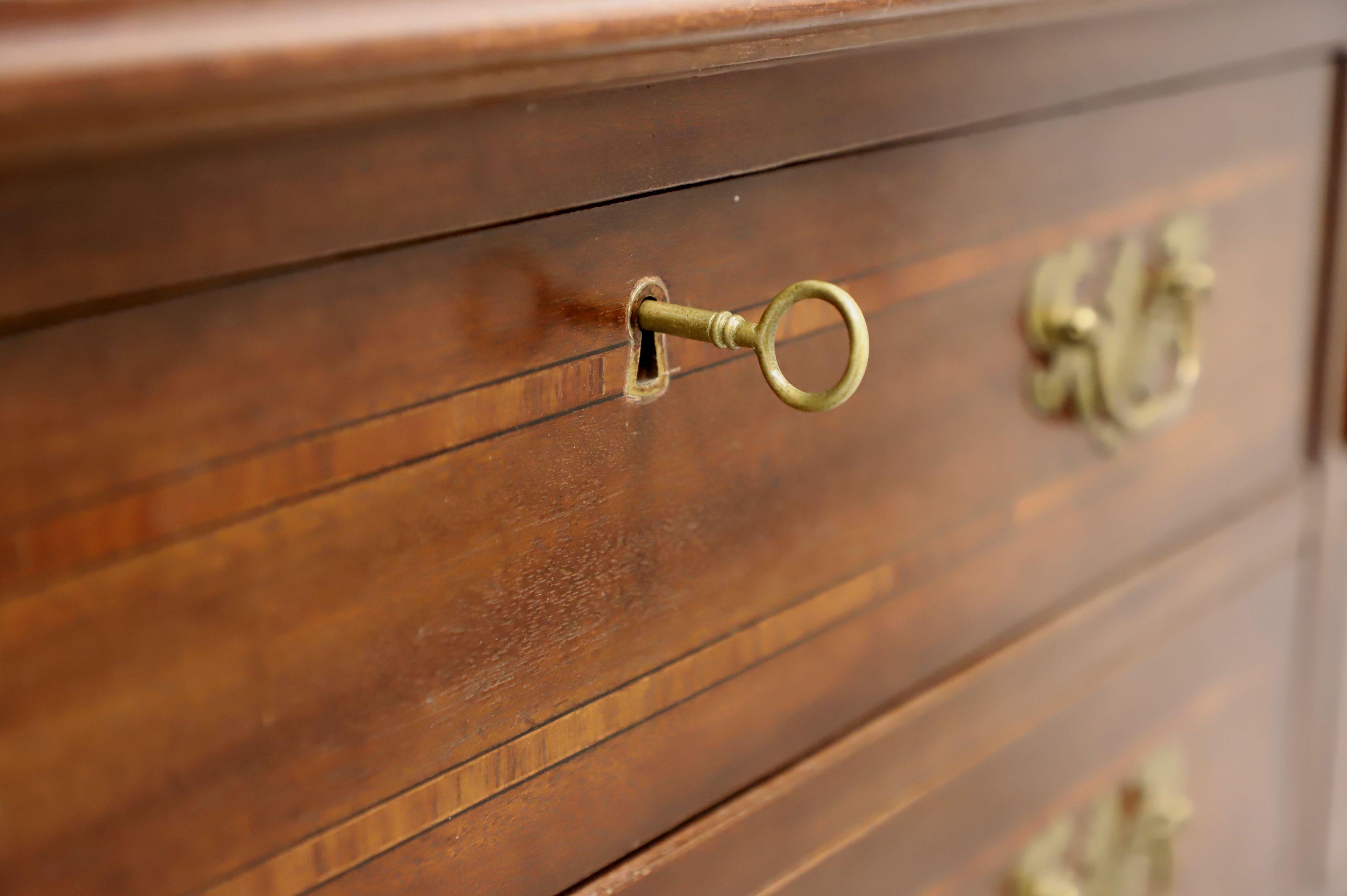 WHITE OF MEBANE Banded Mahogany Chippendale Dressing Chest For Sale 1