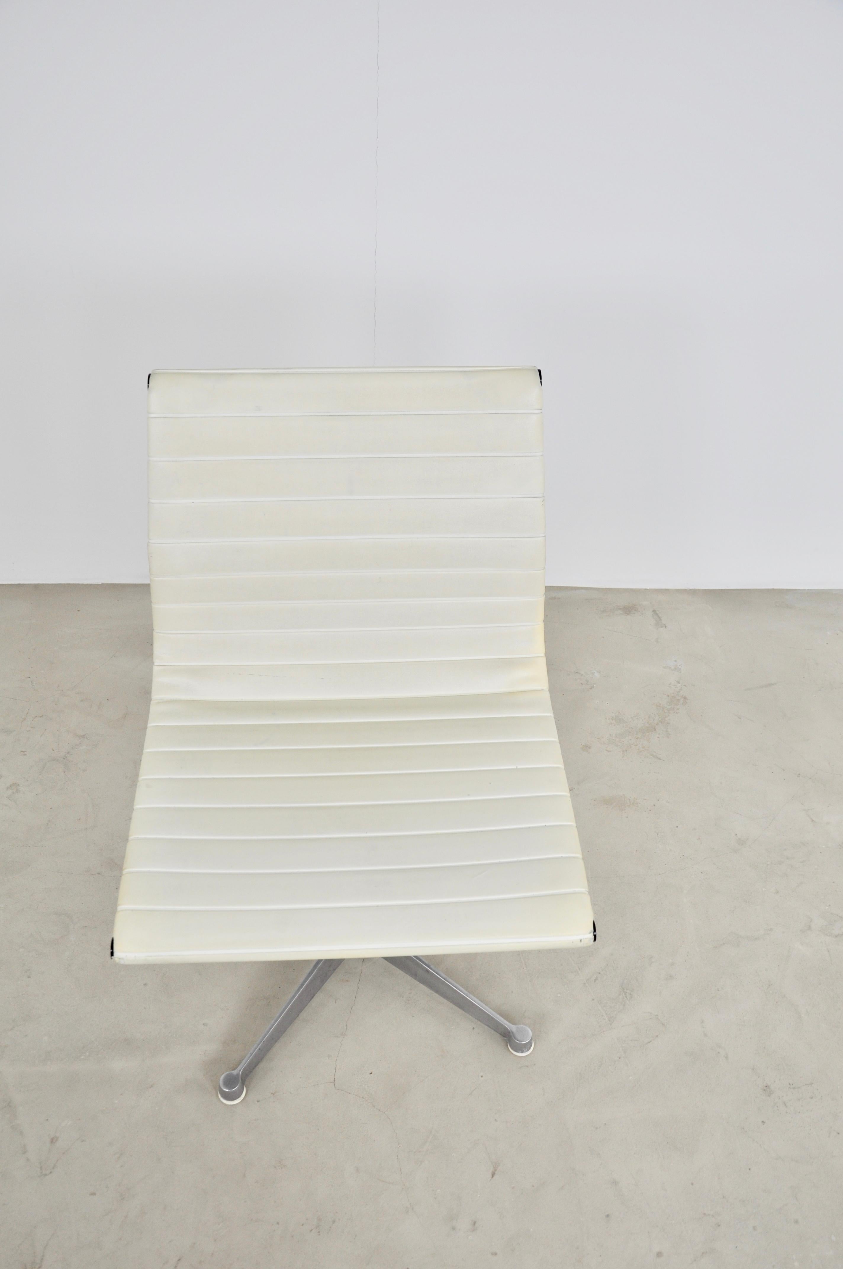 Central American White Office Armchair by Charles and Ray Eames for Herman Miller, 1970s