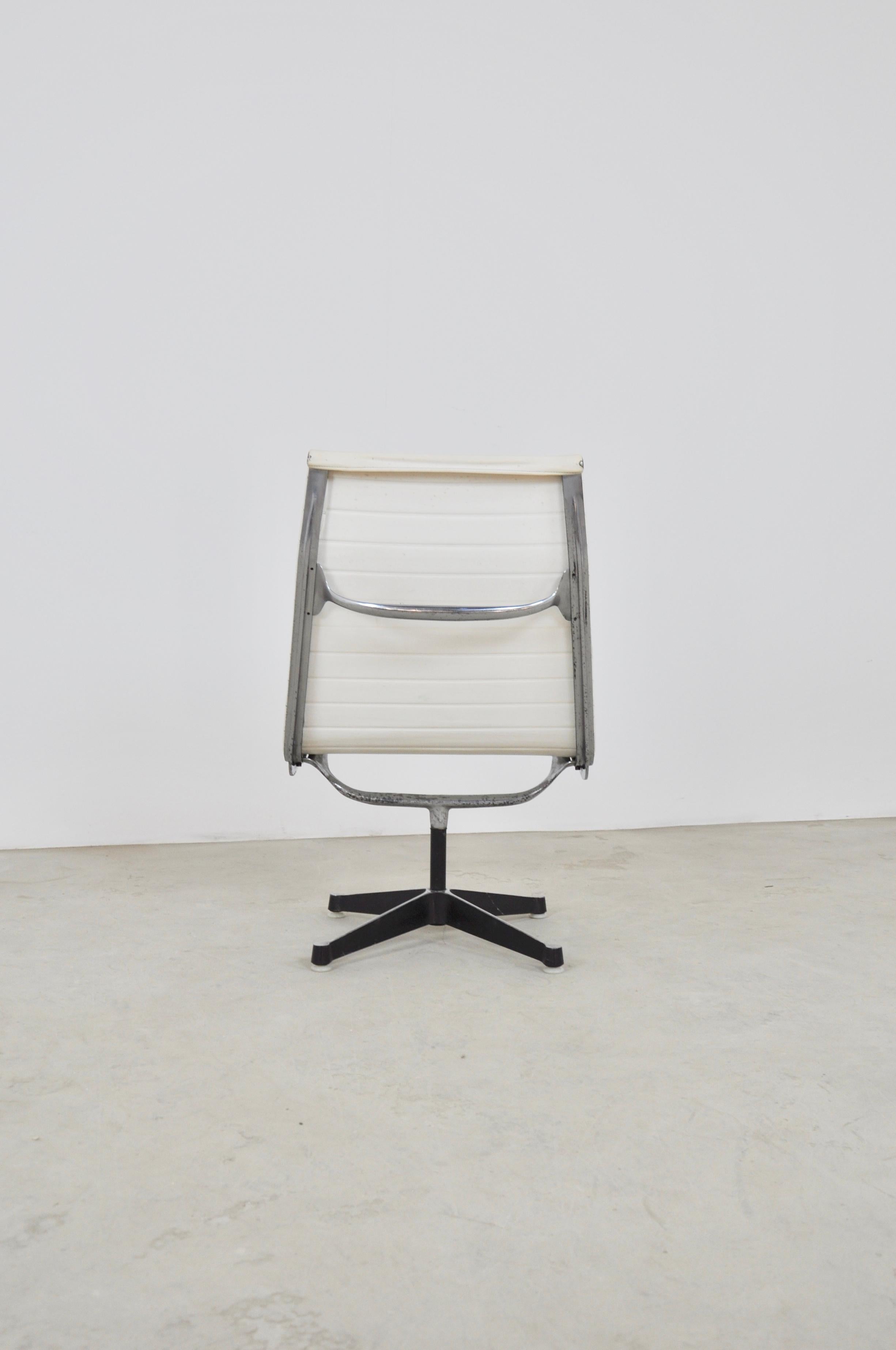 Central American White Office Armchair by Charles & Ray Eames for Herman Miller, 1970s