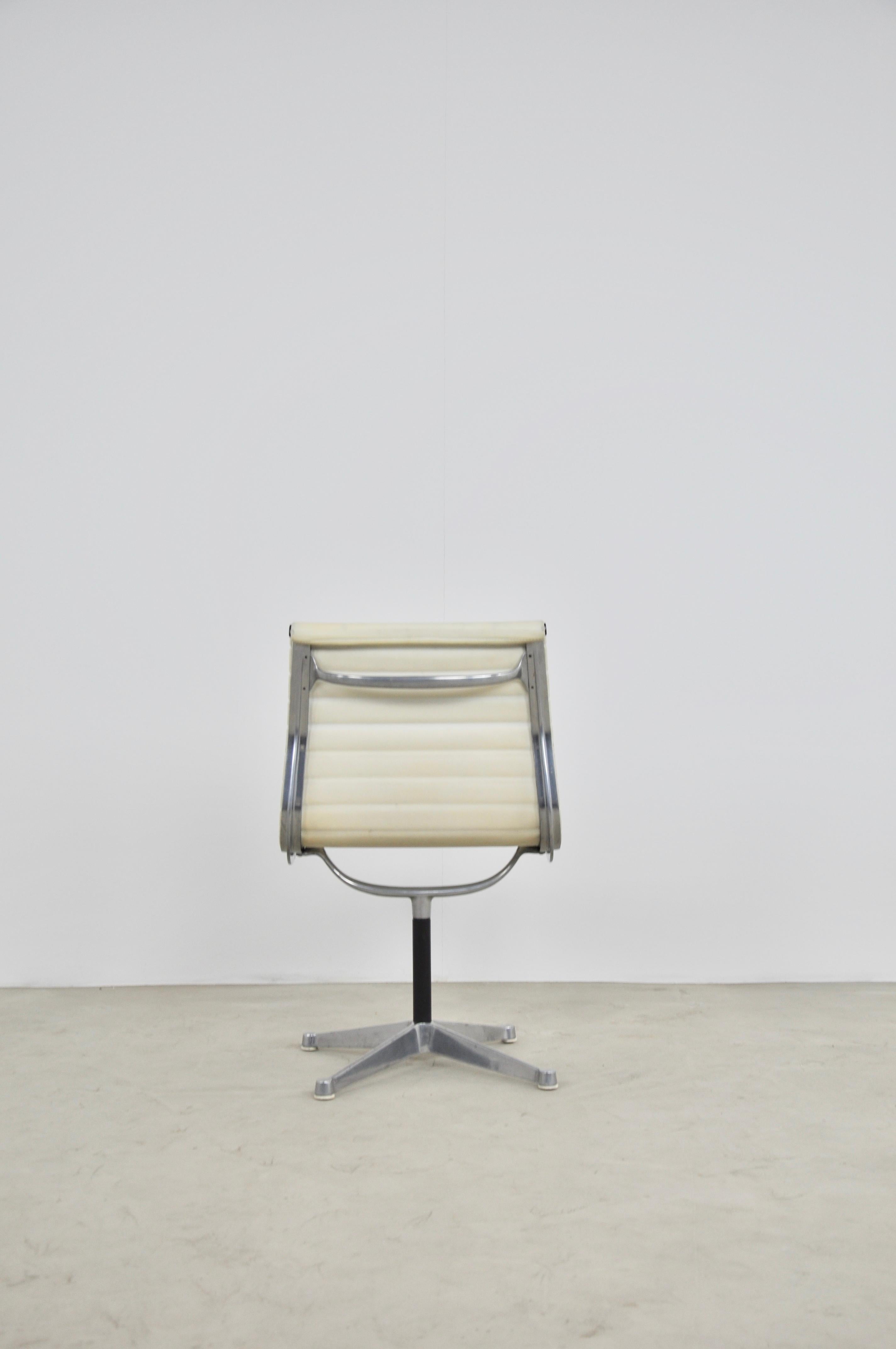 Late 20th Century White Office Armchair by Charles and Ray Eames for Herman Miller, 1970s