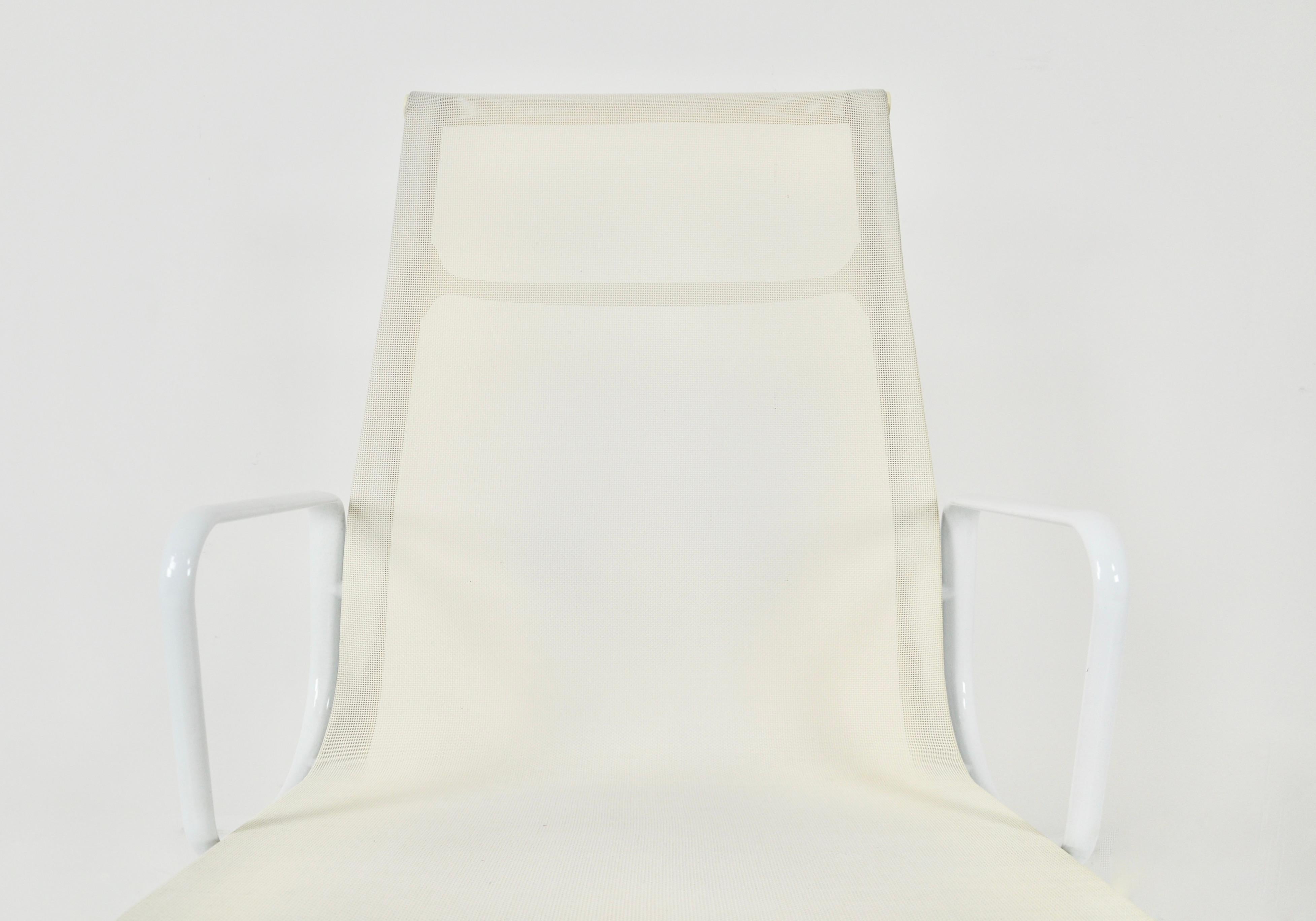 Chaise de bureau blanche de Charles & Ray Eames pour Herman Miller, années 1970 en vente 3