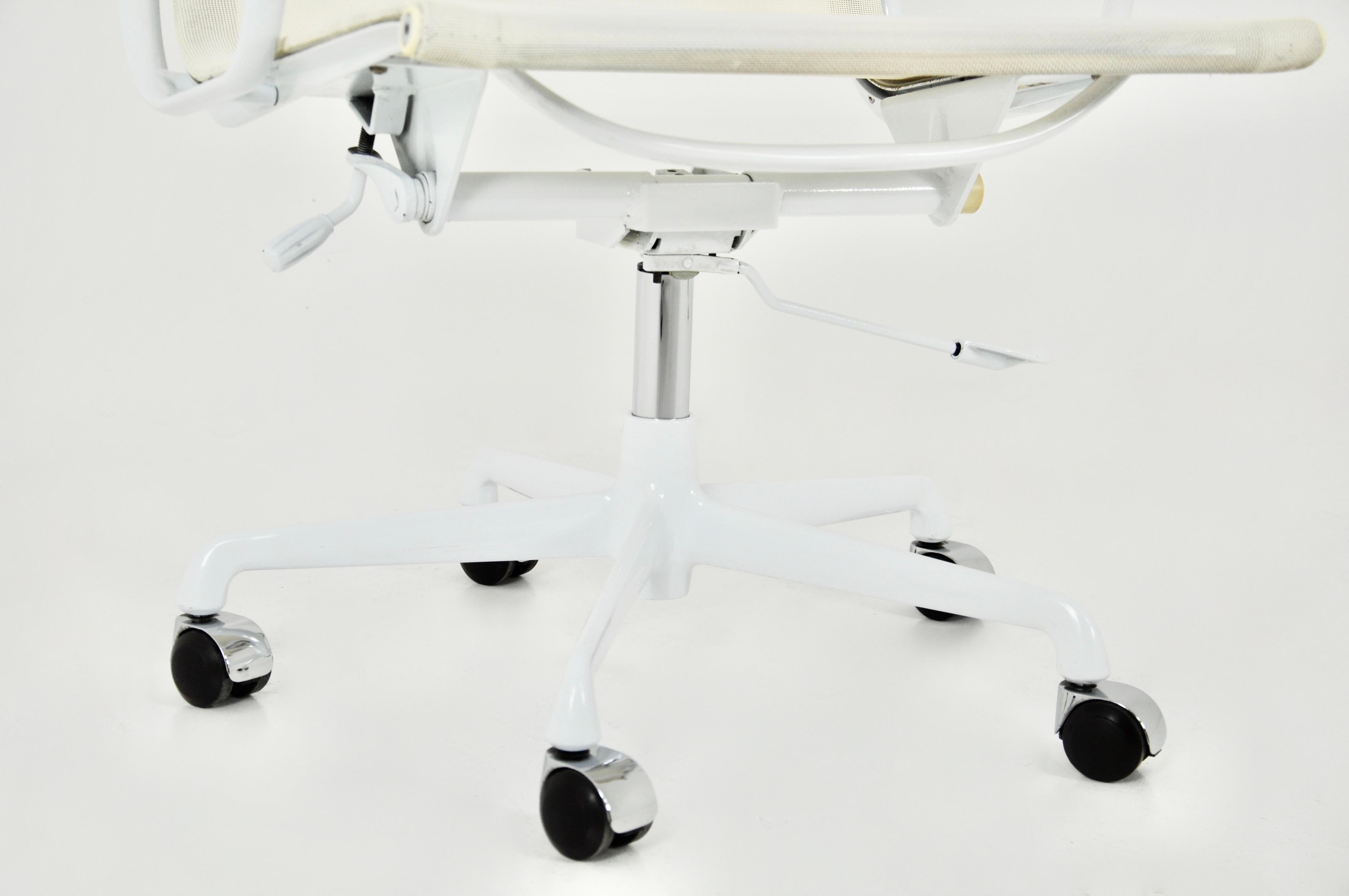 White Office Chair by Charles & Ray Eames for Herman Miller 1970s For Sale 4