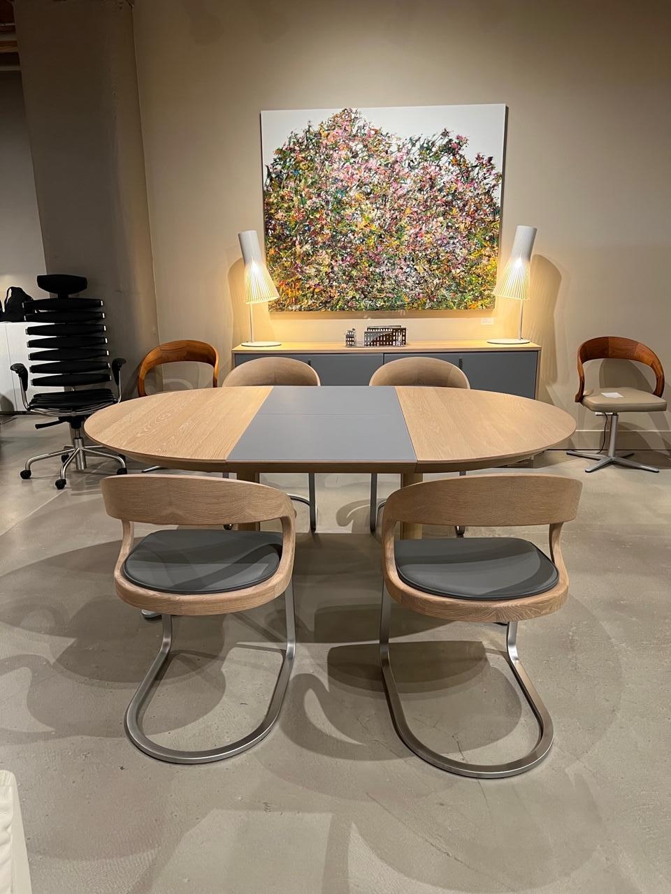 Moderne Table à rallonge en Oak Oak blanc huilé / verre gris et ensemble de 4 chaises  en vente