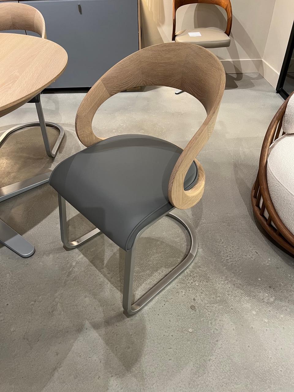XXIe siècle et contemporain Table à rallonge en Oak Oak blanc huilé / verre gris et ensemble de 4 chaises  en vente