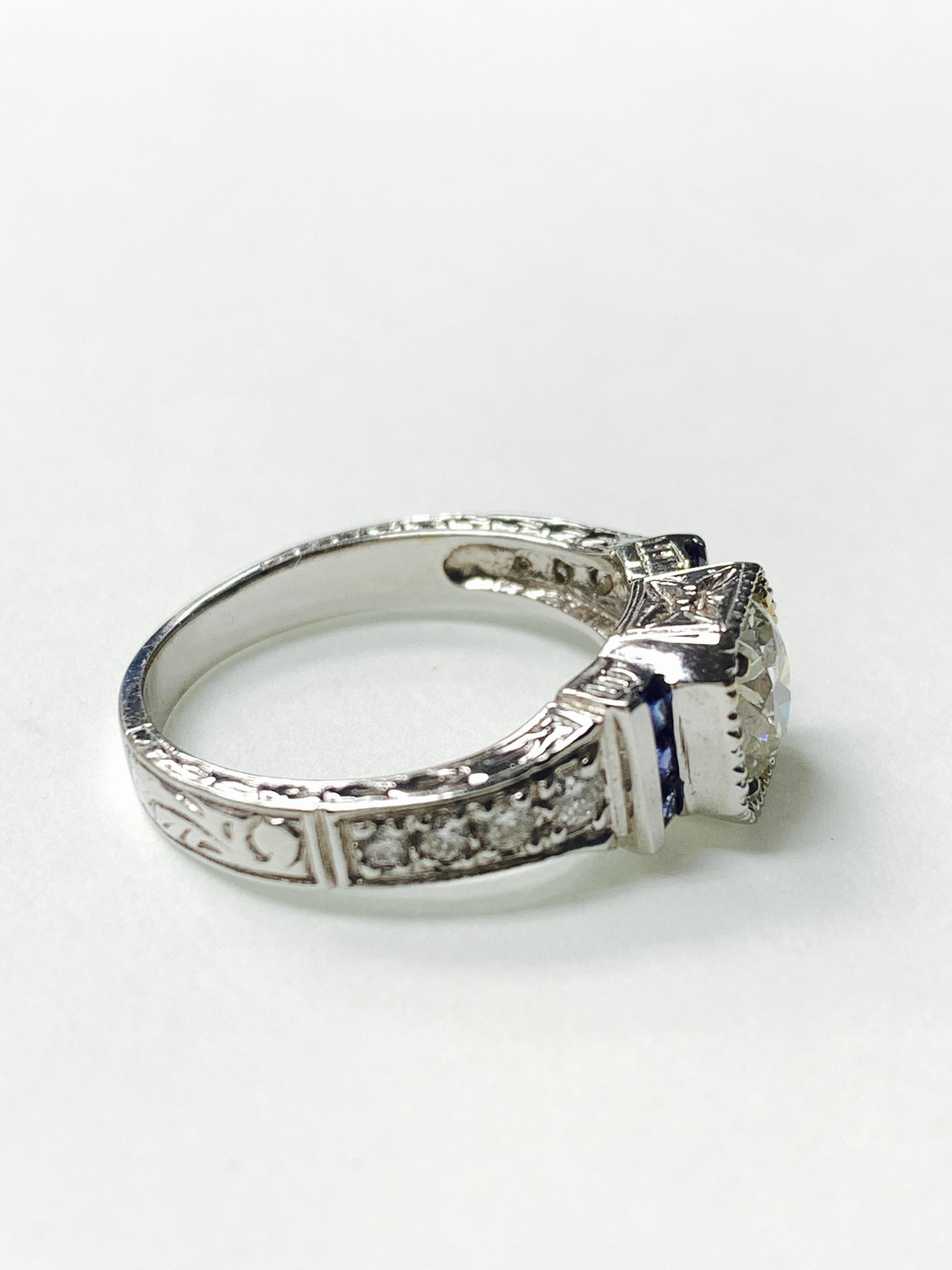 White Old European Cut Diamond and Blue Sapphire Ring in 18 Karat Gold In Excellent Condition For Sale In New York, NY