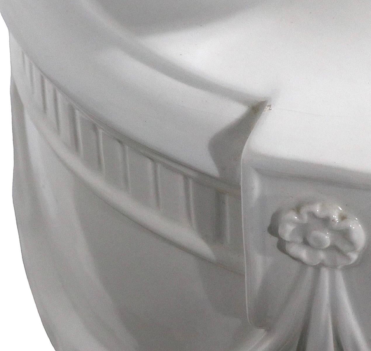 Weiß auf Weiß Keramik Urnenform Tischlampe Made in Italy, ca. 1950-1970er Jahre im Angebot 2
