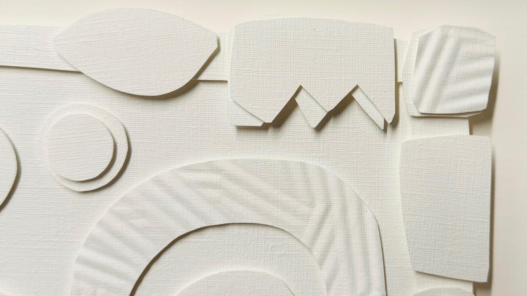 Blanco sobre blanco Recortes de papel Collage Por Nurit Amdur, Estados Unidos, Contemporáneo en Nuevo estado para la venta en New York, NY