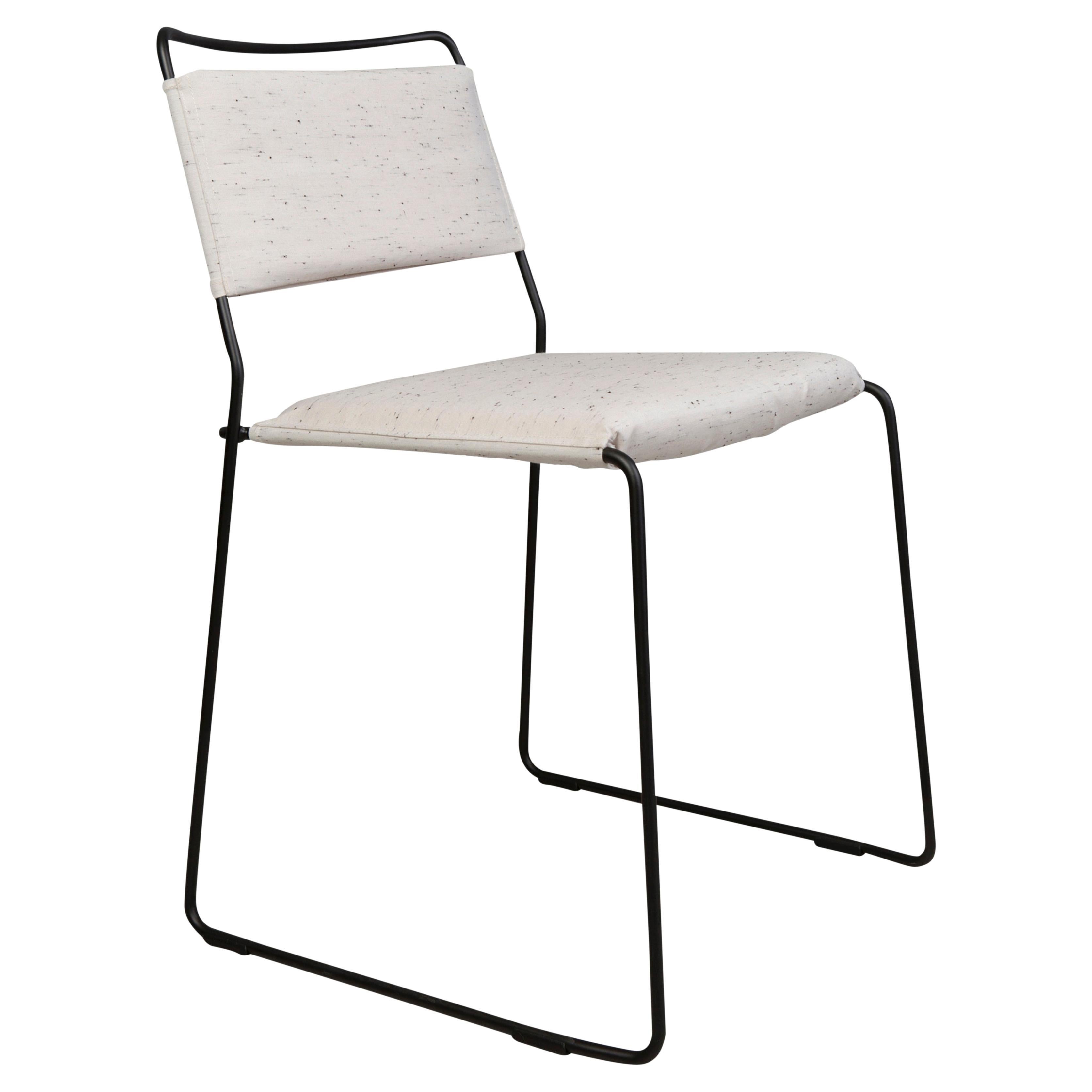 Silla blanca One Wire, estructura negra, de OK Design