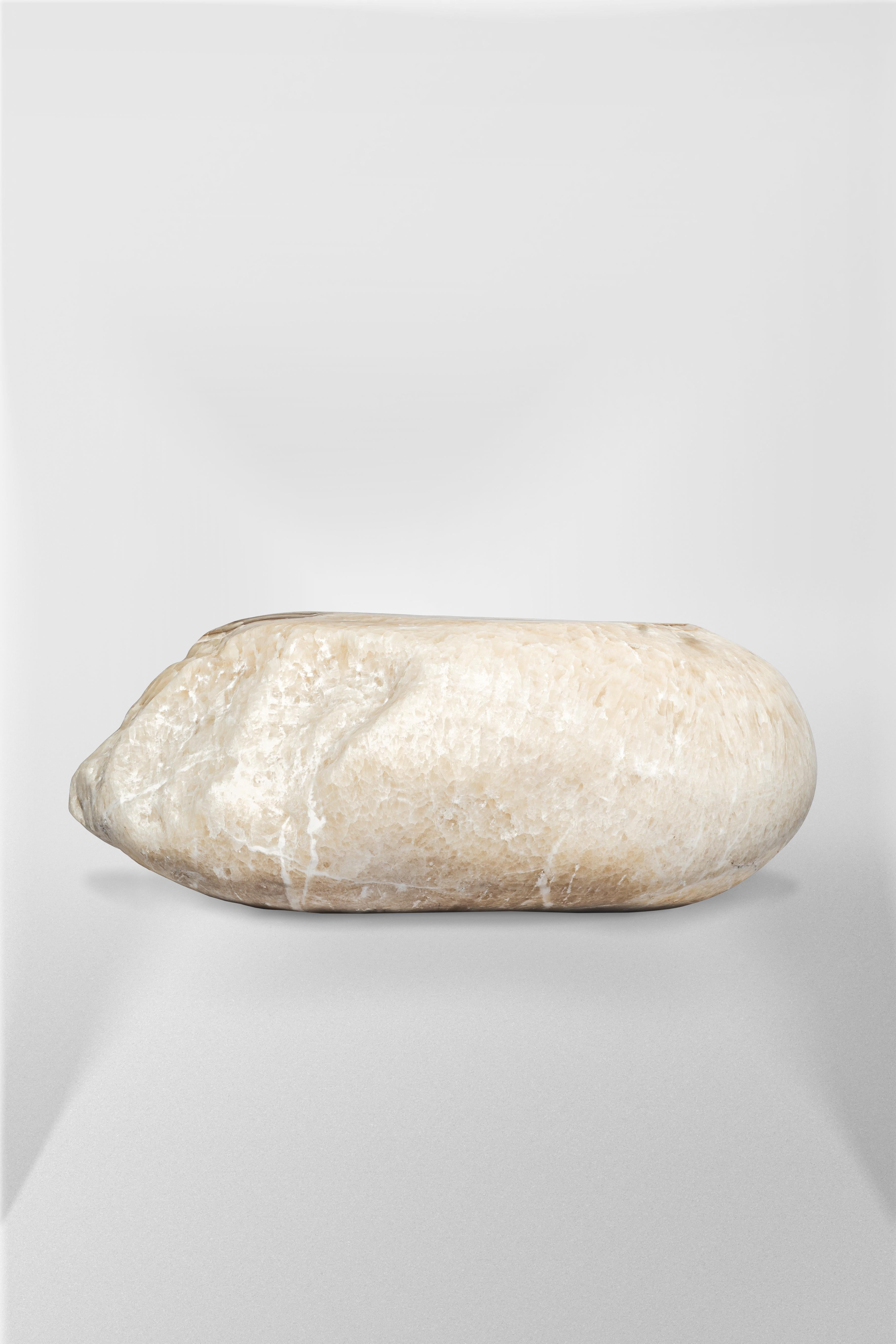 Table basse en onyx blanc de Pierre De Valck
Edition limitée à 8 pièces
Dimensions : D 100 x L 60,5 x H 40 cm. 
MATERIAL : Onyx blanc.

Pierre De Valck (1991), né à Bruxelles, est un designer gantois qui a été fasciné dès l'enfance par l'archéologie