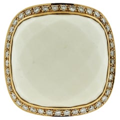 Bague cocktail en or avec onyx blanc et diamants
