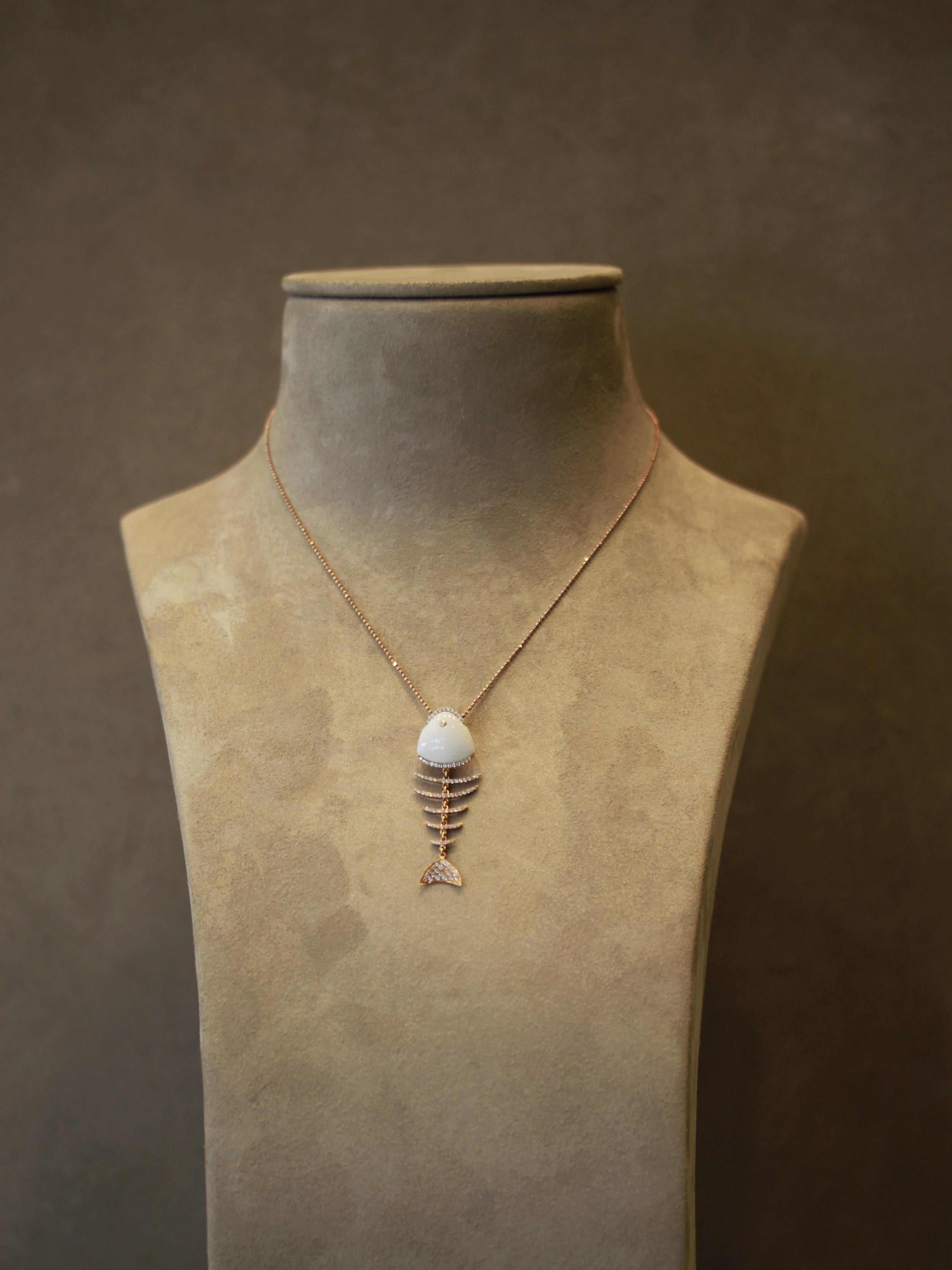 Round Cut White Onyx Diamond Gold Fish-Bone Pendant Necklace For Sale