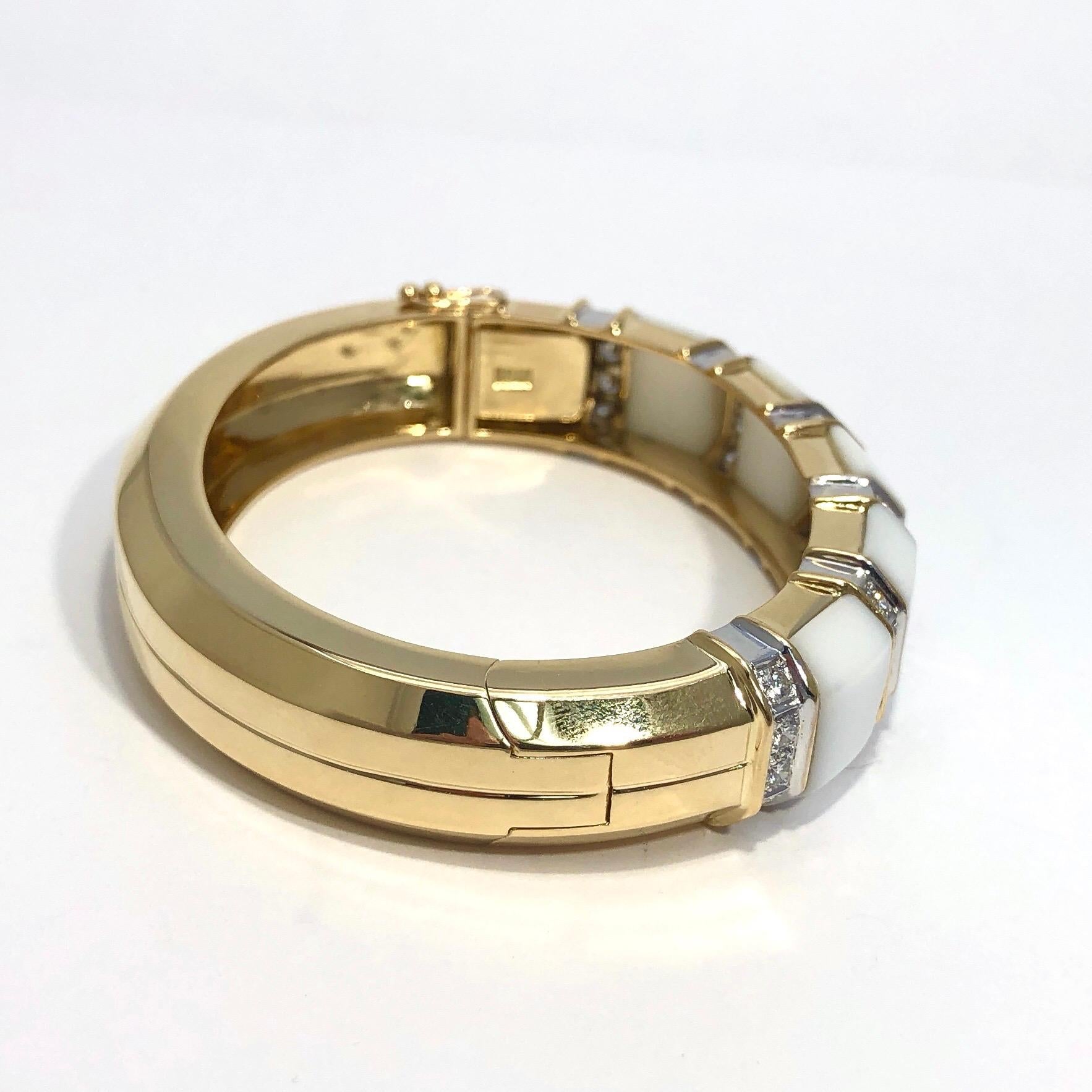 White Onyx, Gold and Diamond Bangle In Good Condition In Palm Beach, FL