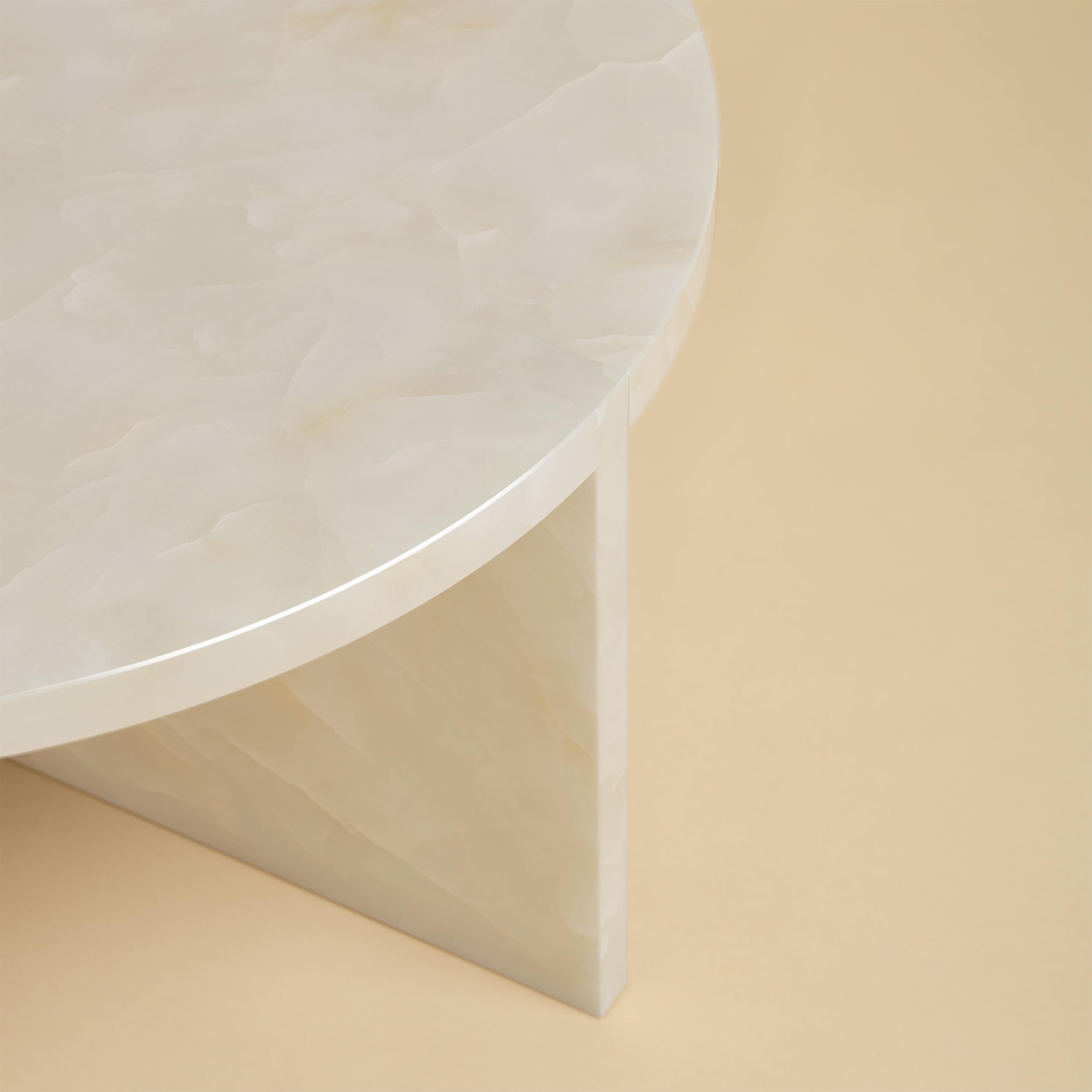 Postmoderne Table basse Hashi en onyx blanc par Lebanto en vente
