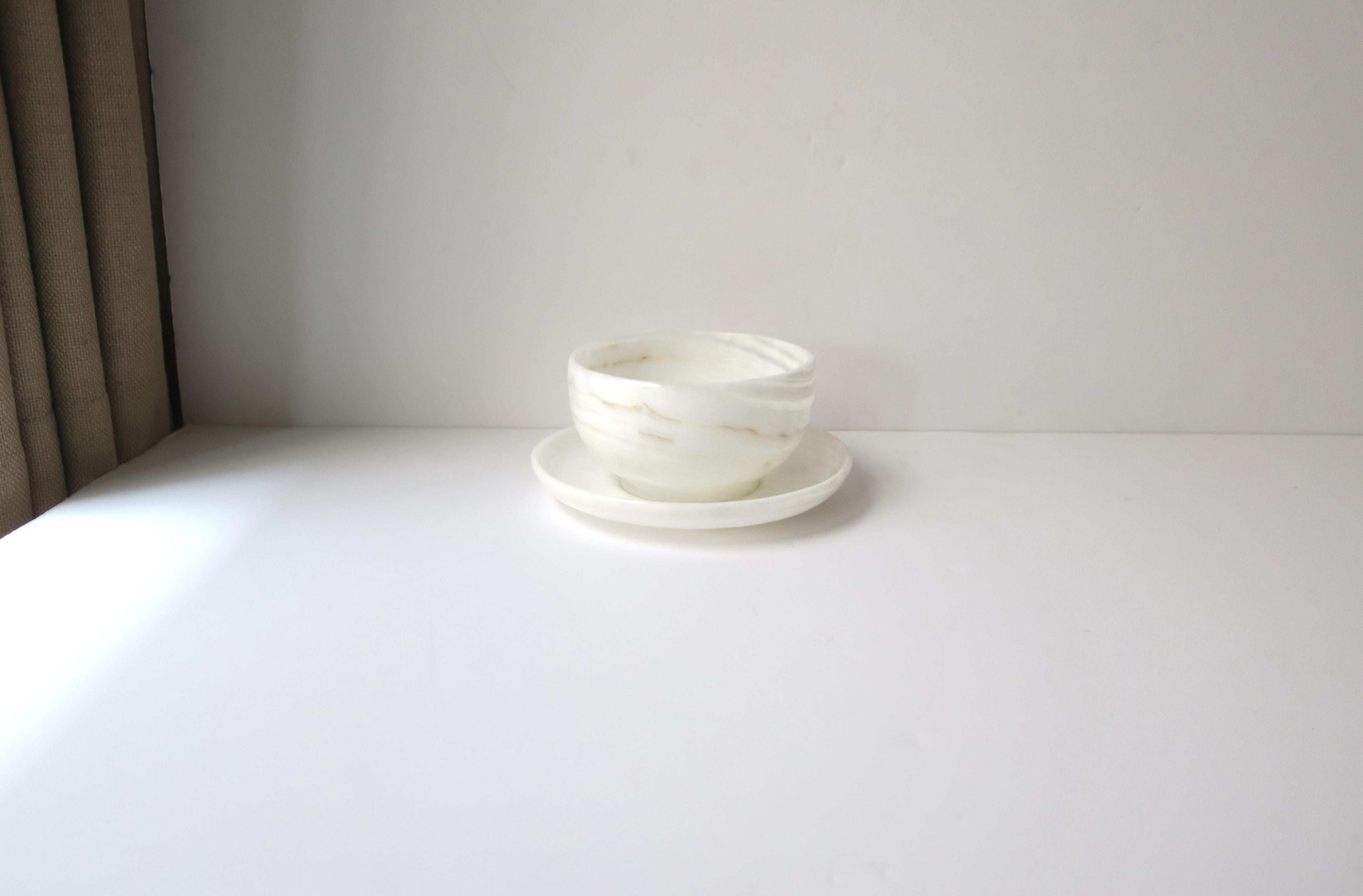 White Onyx Marble Bowl and Saucer In Excellent Condition In New York, NY