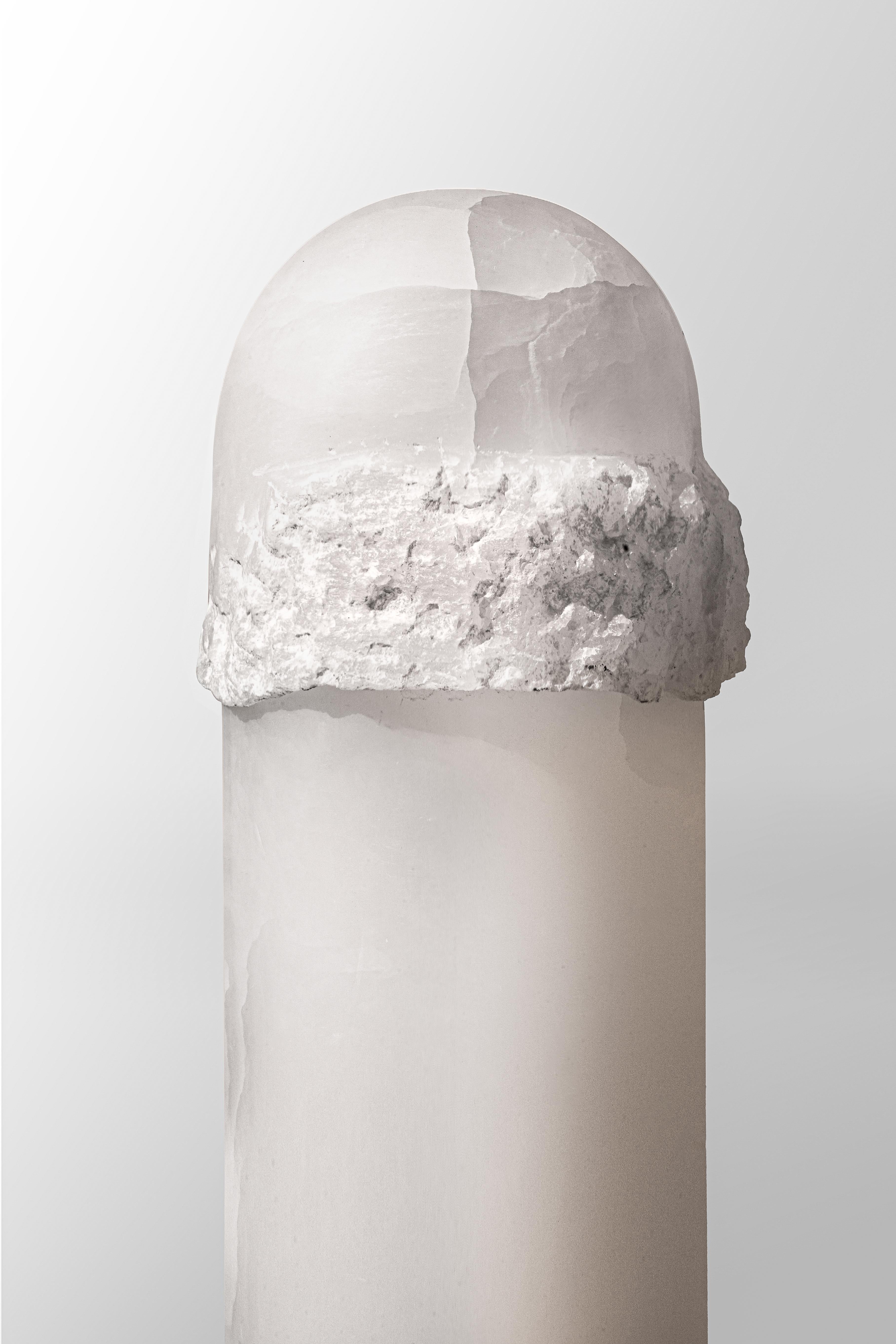 Stehlampe aus weißem Onyx mit Monolith-Skulptur von Paul Matter (Moderne) im Angebot