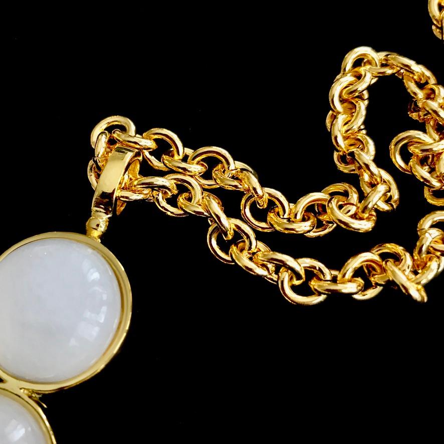 Pendentif croix Odessa en onyx blanc sur chaîne Neuf - En vente à London, GB