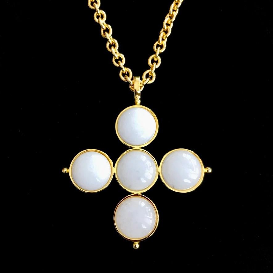 Pendentif croix Odessa en onyx blanc sur chaîne en vente 2