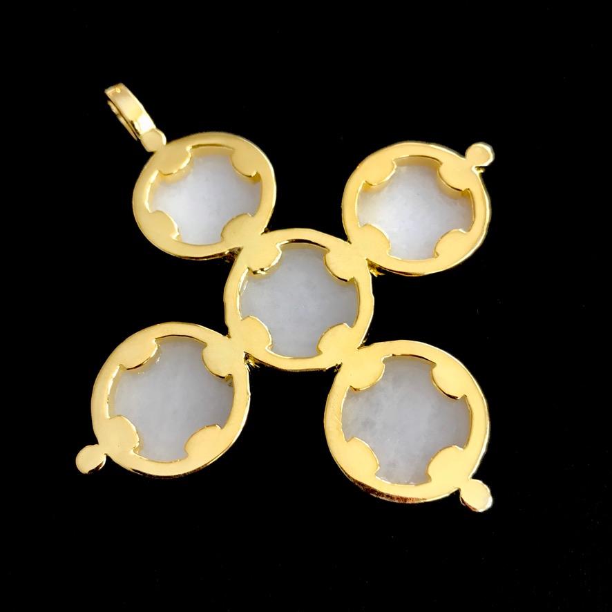 Pendentif croix Odessa en onyx blanc sur chaîne en vente 4