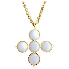 Pendentif croix Odessa en onyx blanc sur chaîne