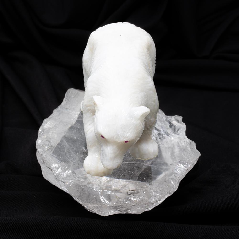 Polar Bear aus weißem Onyx von Alfred Lyndhurst mit Pfau (Faberge-Skulptur 1905-1915) (Handgeschnitzt) im Angebot