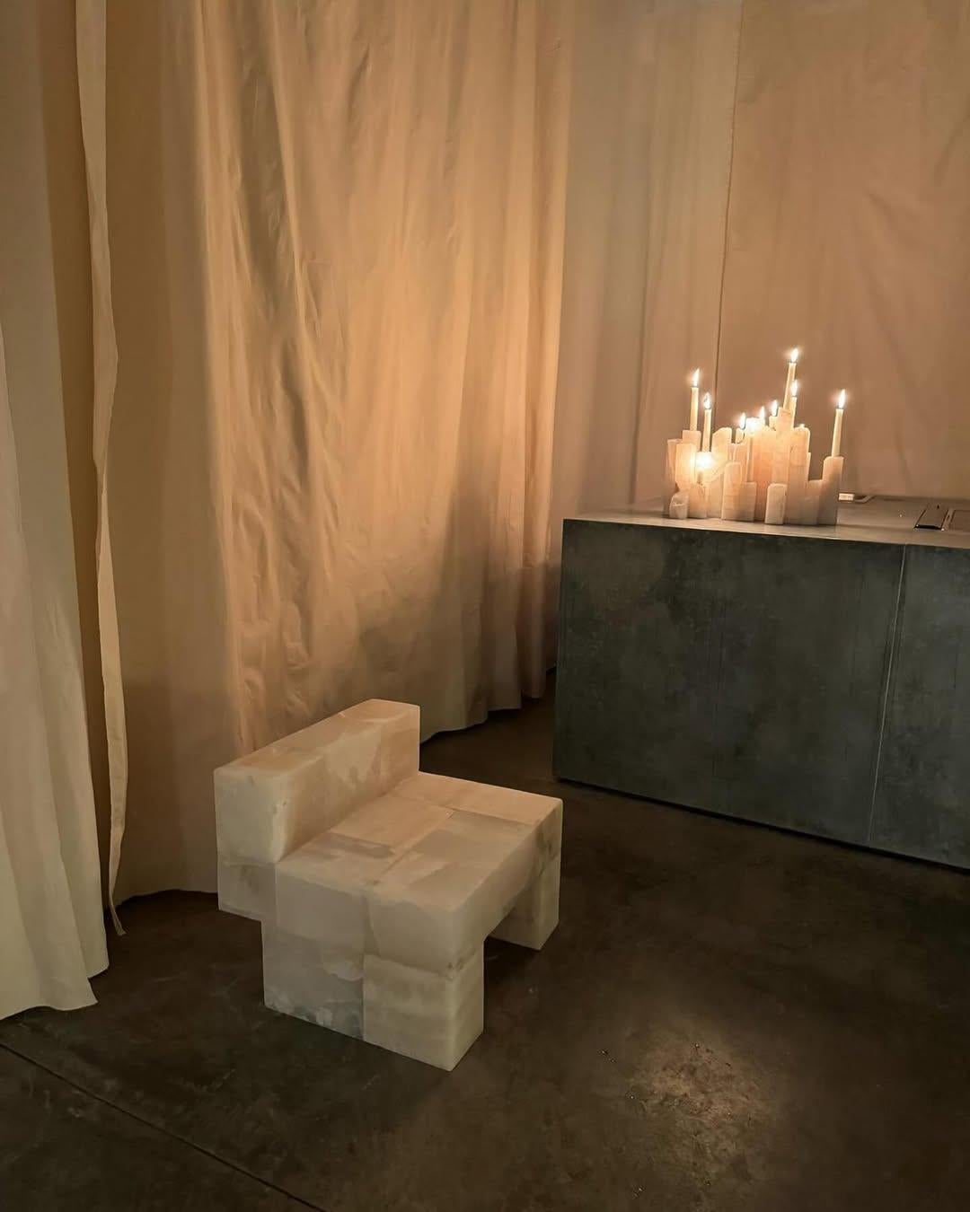 Sedia Sugar Daddy in onice bianco di Pietro Franceschini in vendita 1