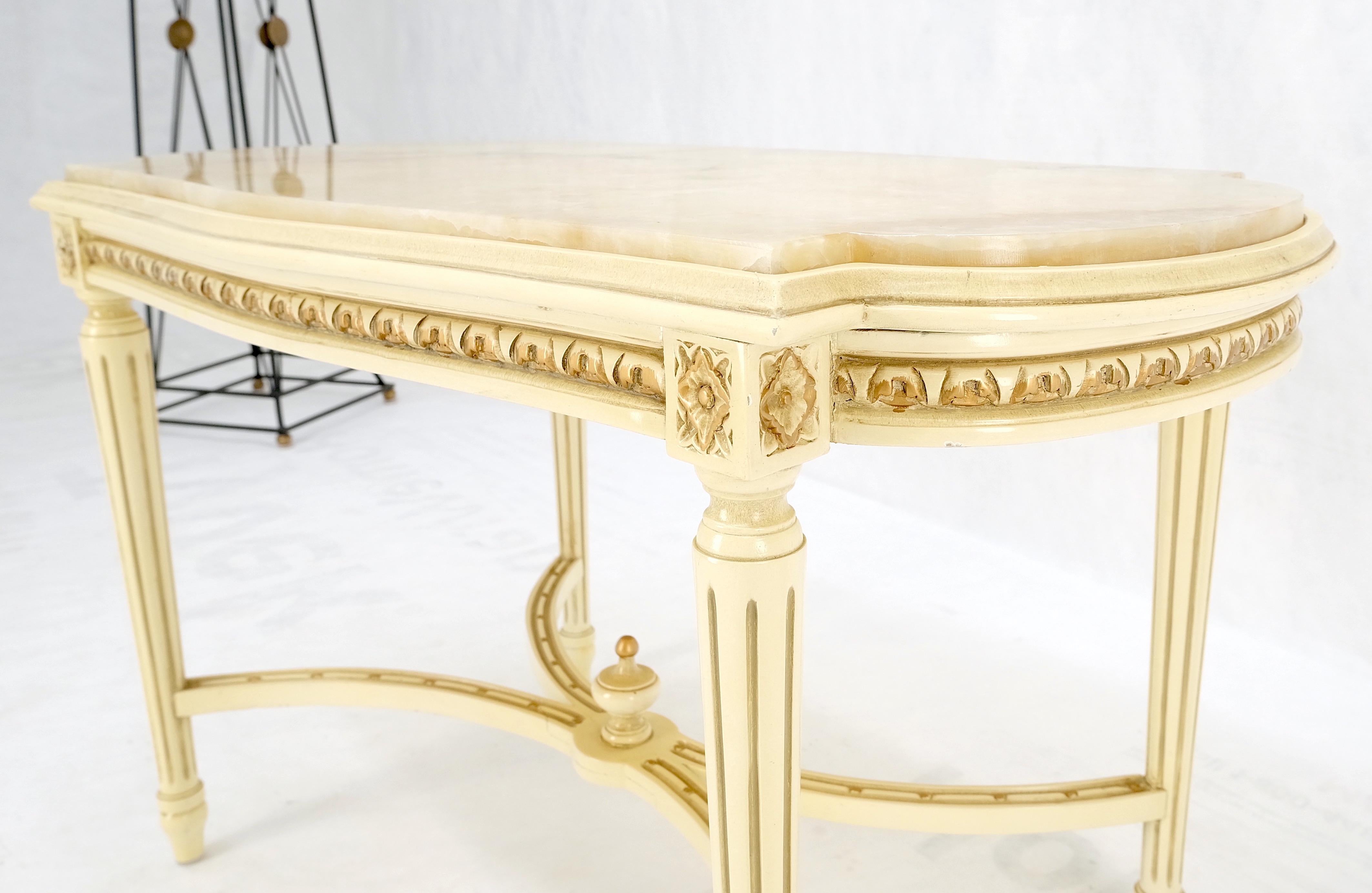 White Onyx Top Stadium Shape Top Beige Lacquer Carved Stretcher Base Side Table In Good Condition For Sale In Rockaway, NJ